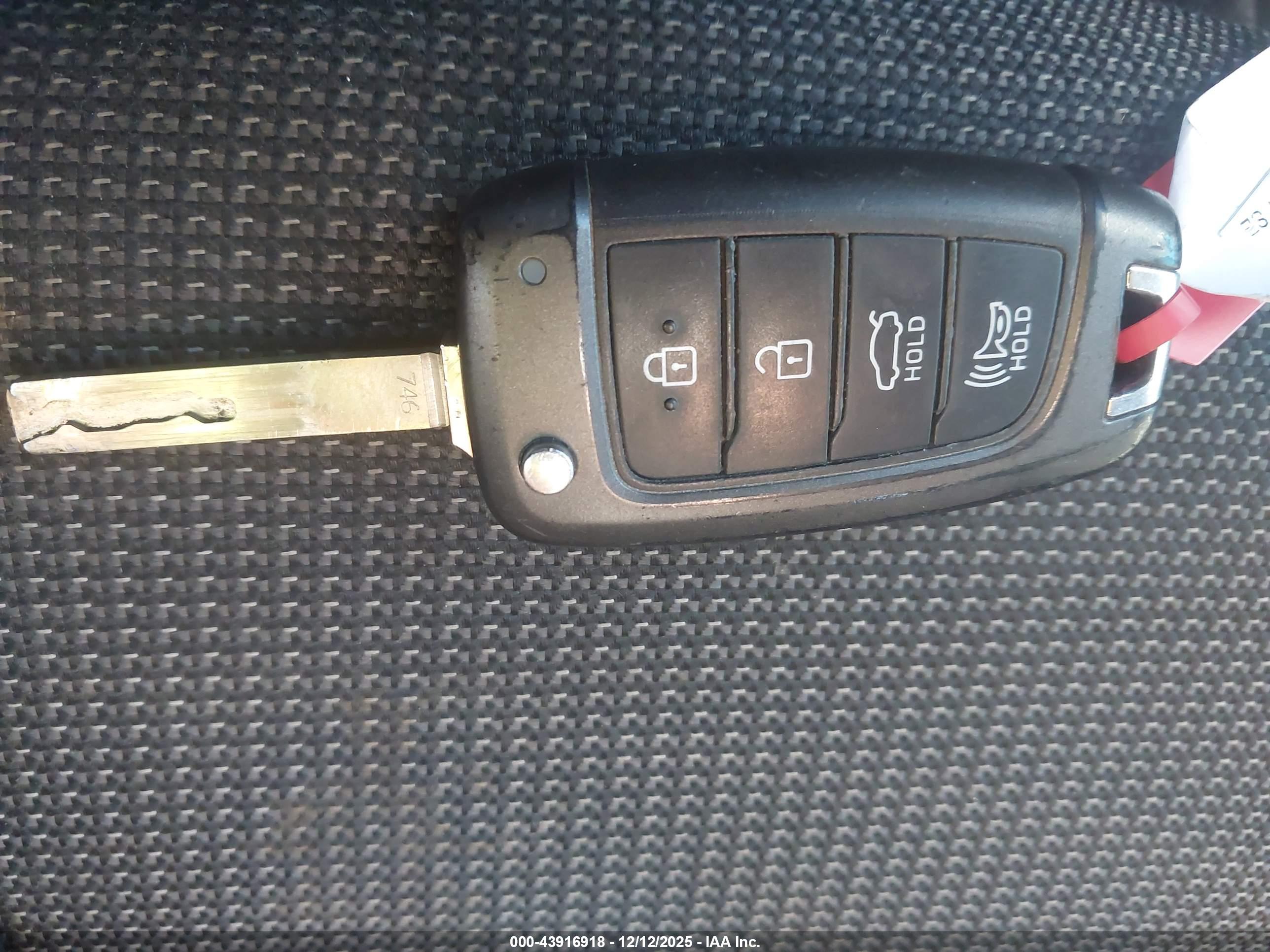HYUNDAI ACCENT image 11