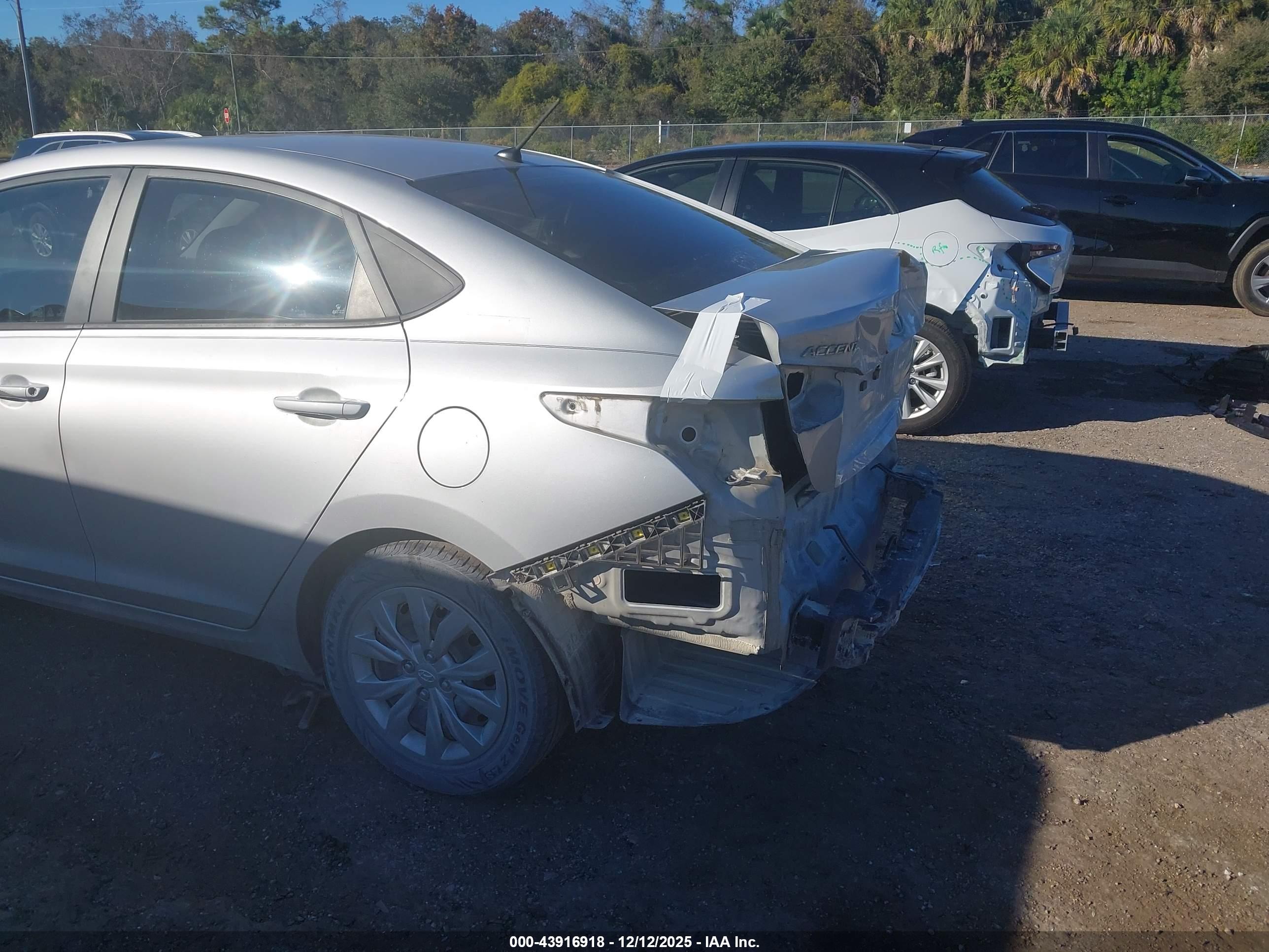HYUNDAI ACCENT image 6