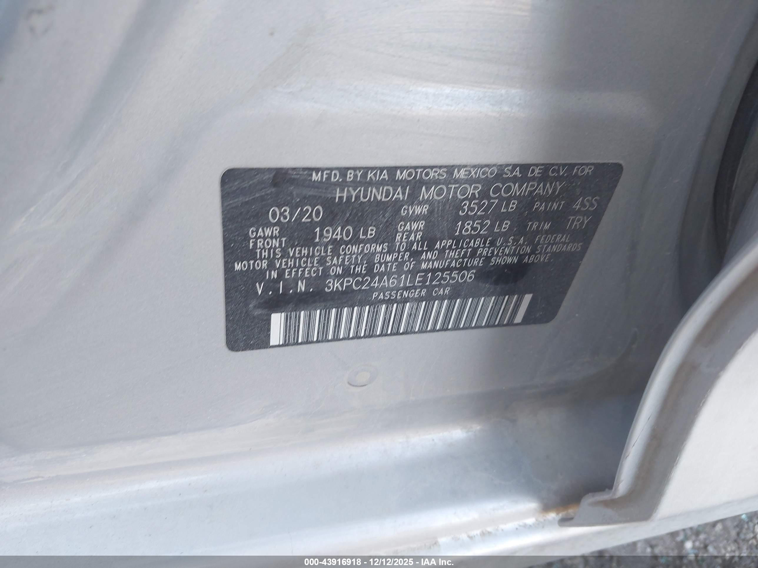 HYUNDAI ACCENT image 9