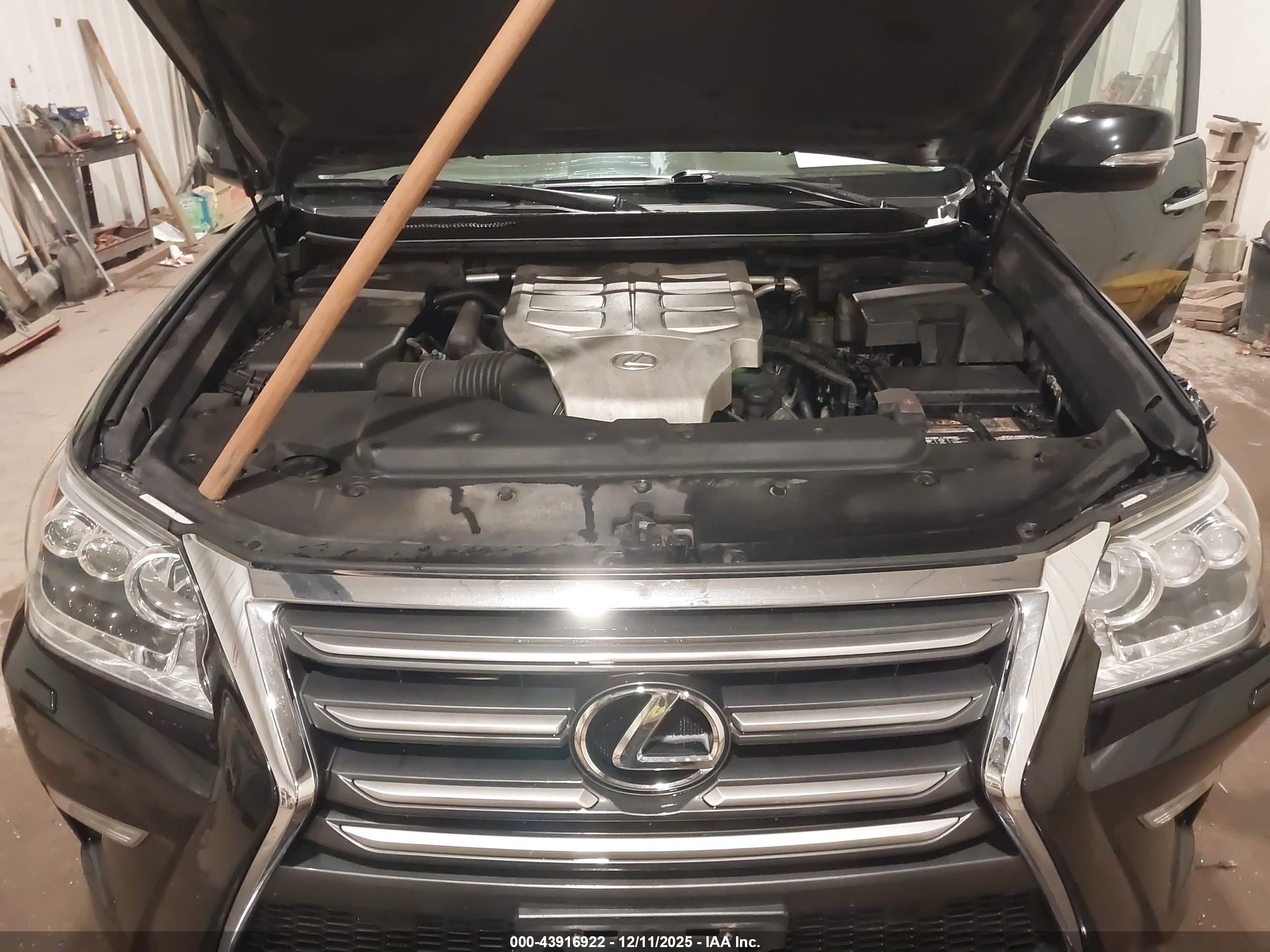 LEXUS GX image 10