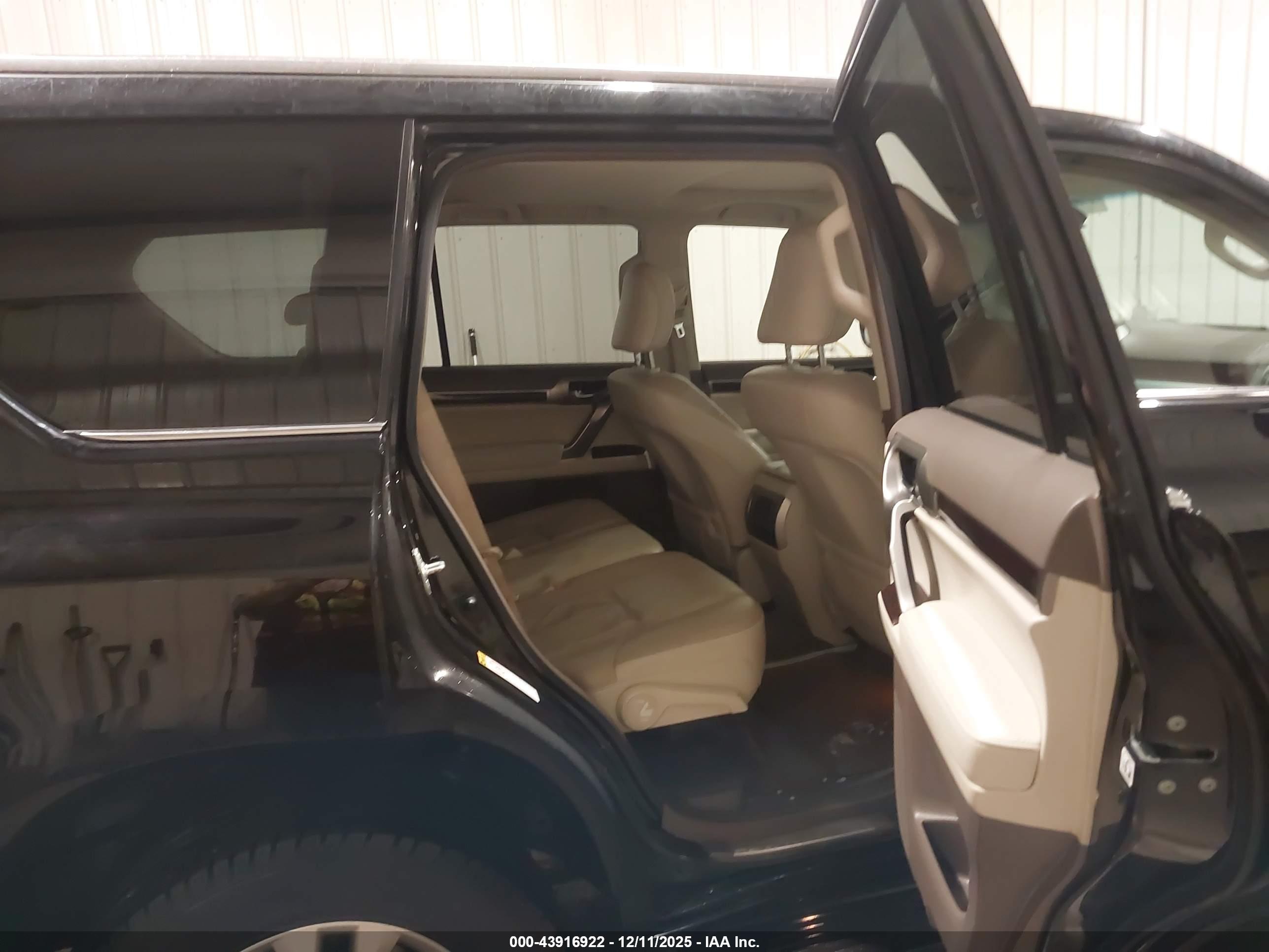 LEXUS GX image 8