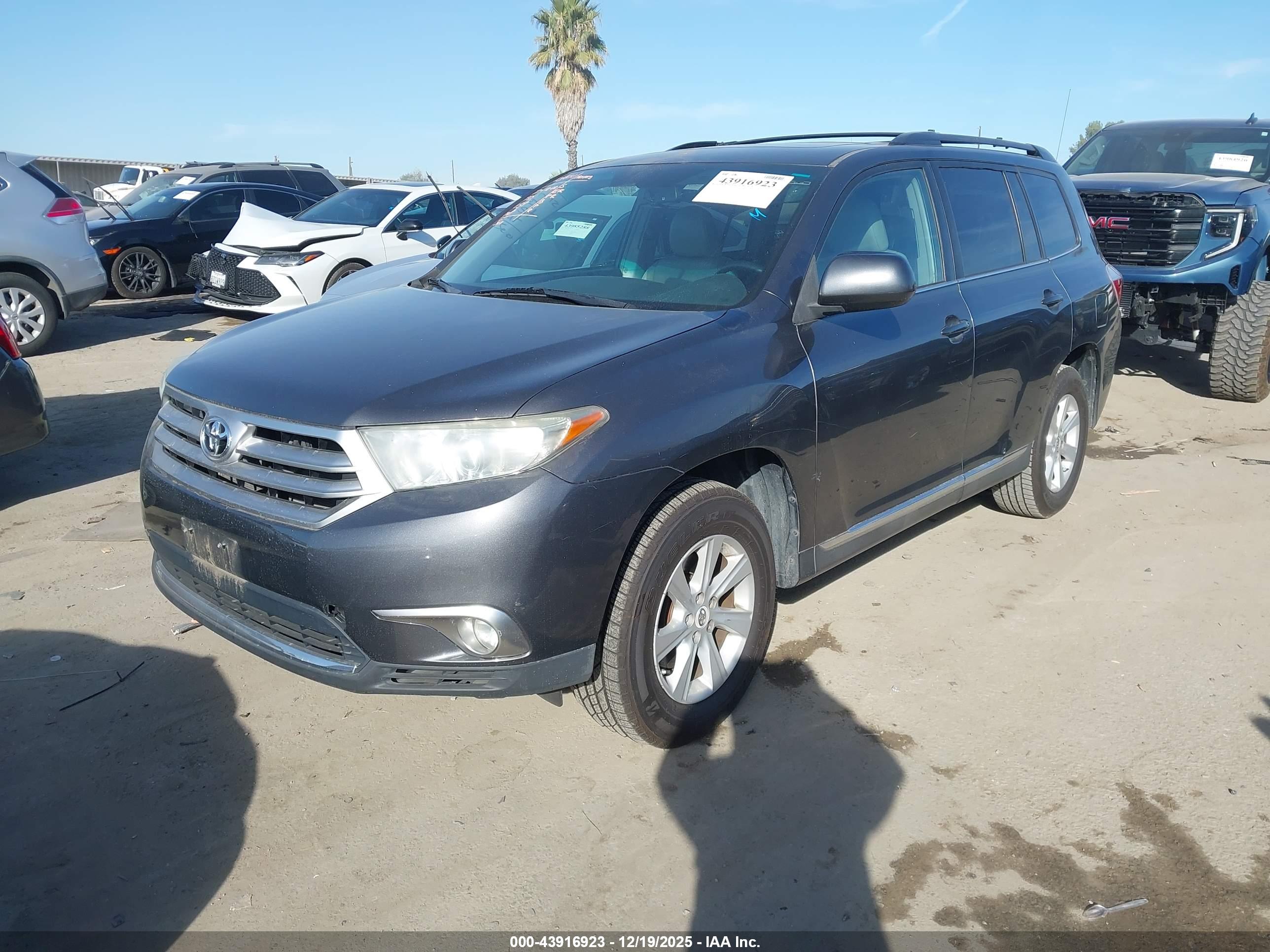 TOYOTA HIGHLANDER image 2