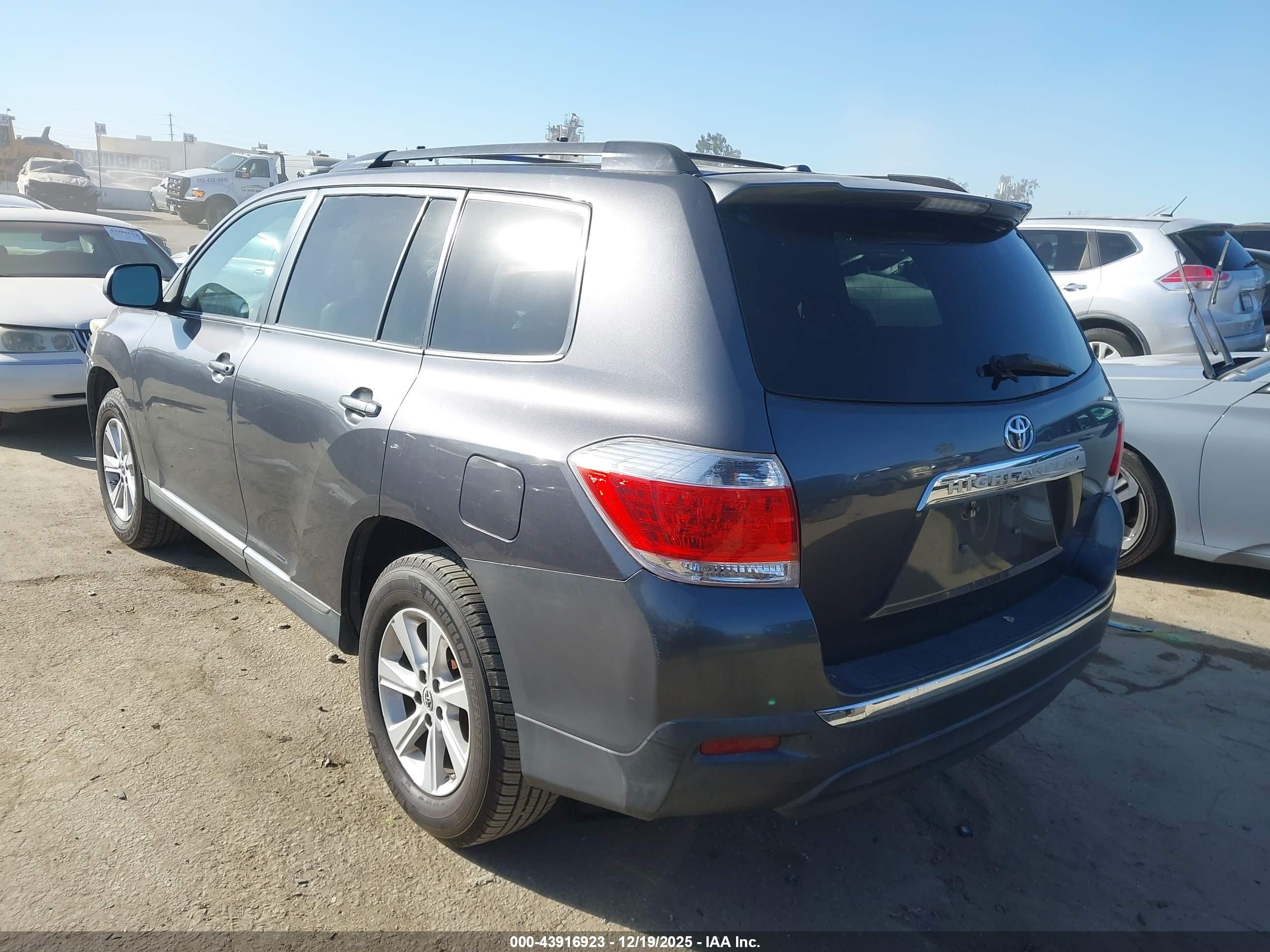 TOYOTA HIGHLANDER image 3