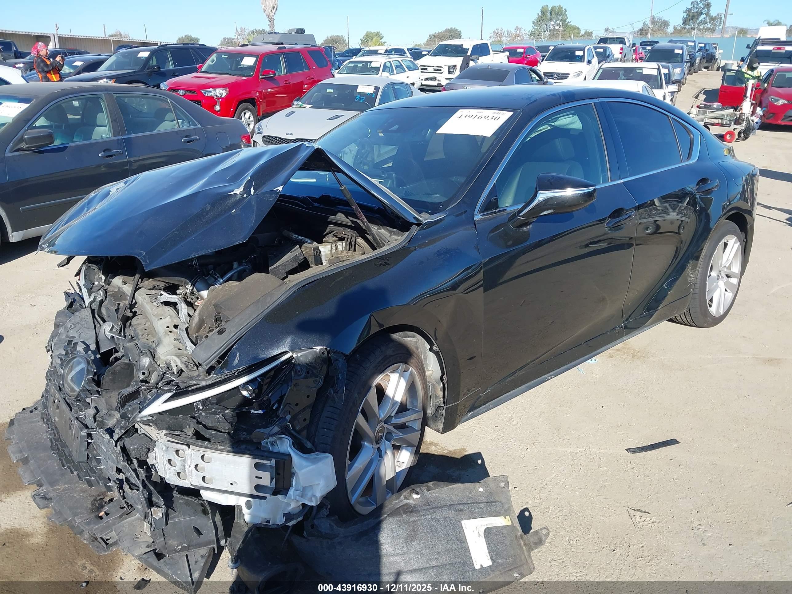LEXUS IS image 2