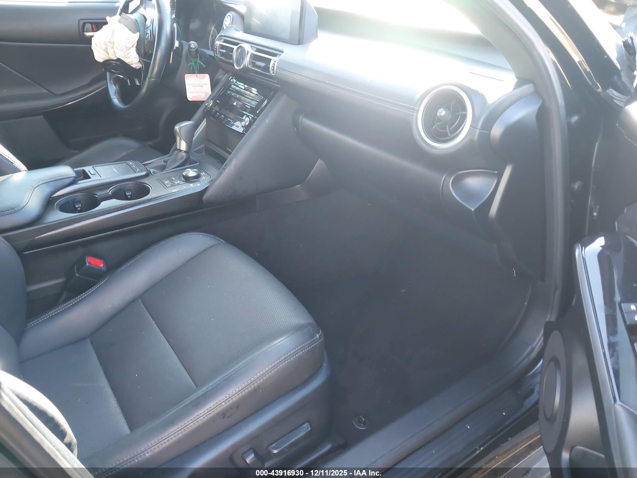 LEXUS IS image 5