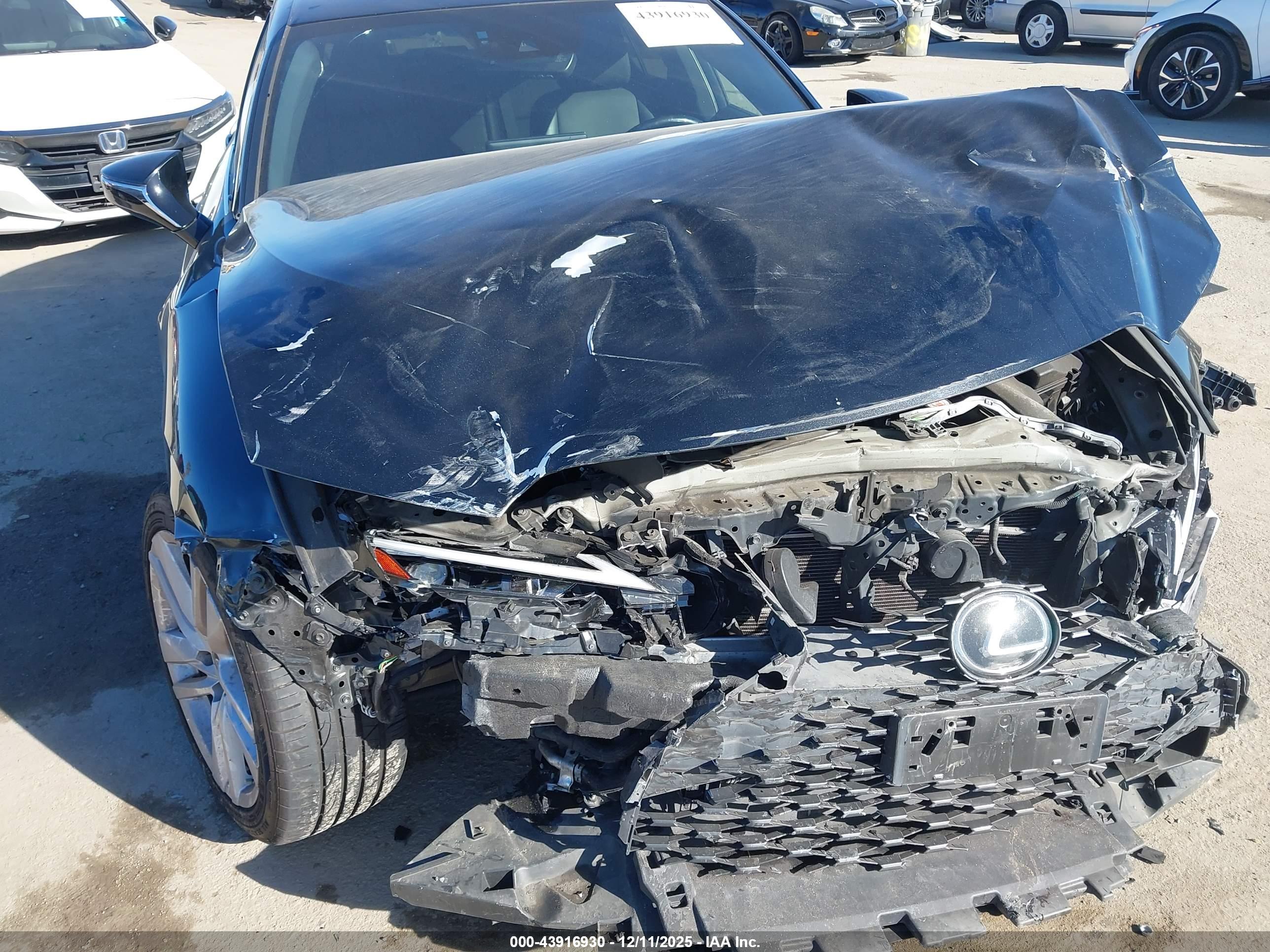 LEXUS IS image 6