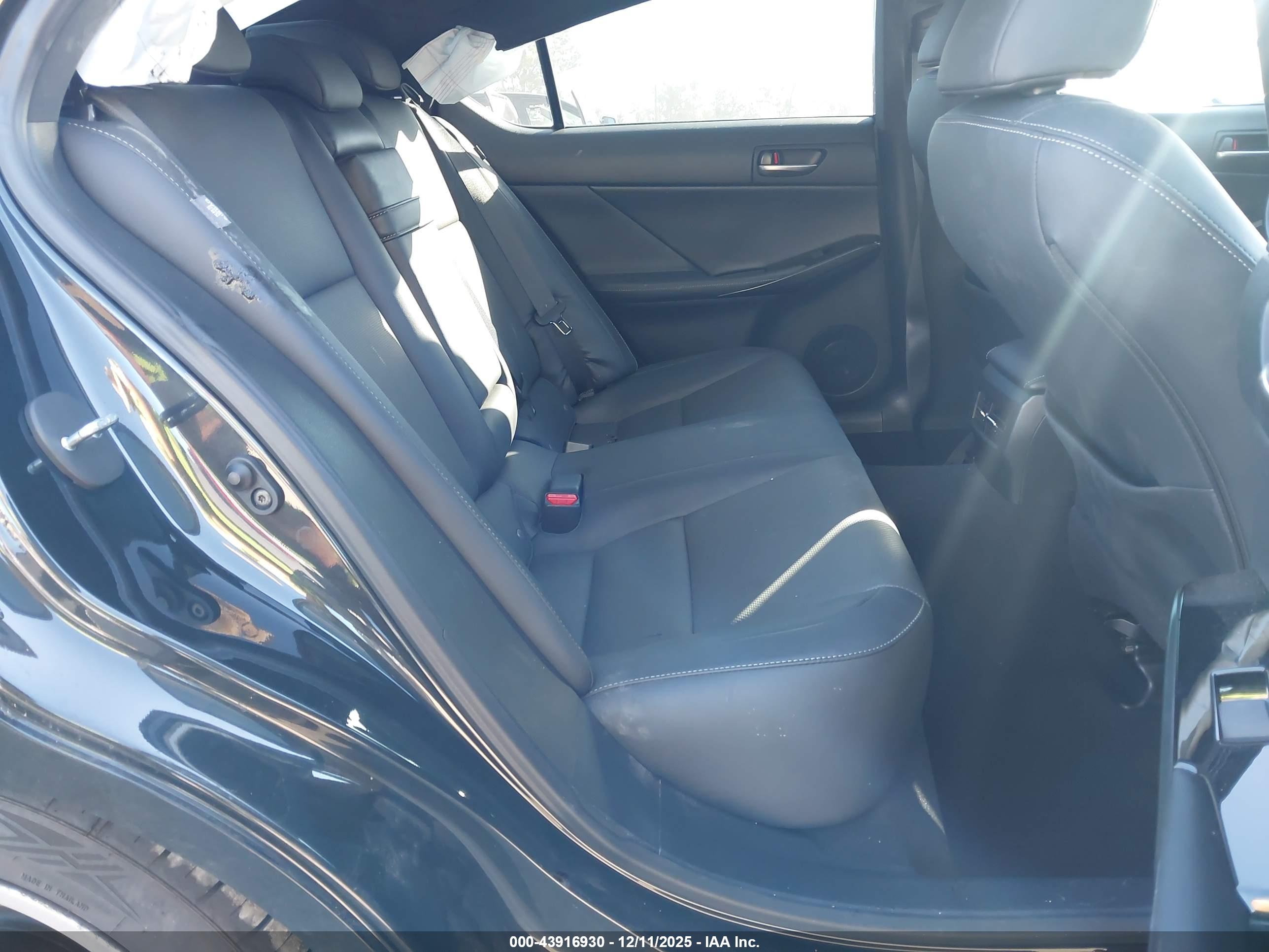 LEXUS IS image 8