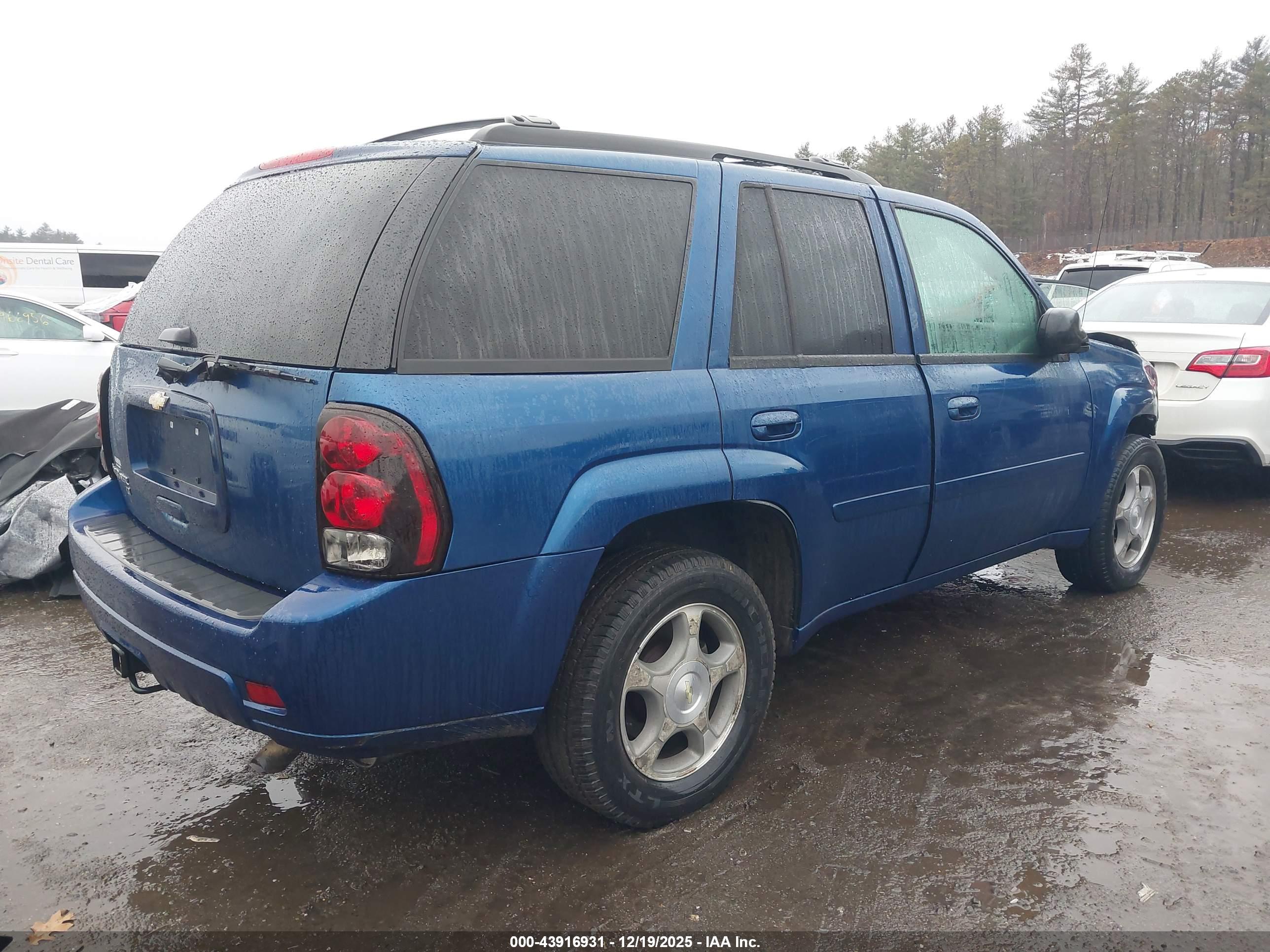 CHEVROLET TRAILBLAZER image 4