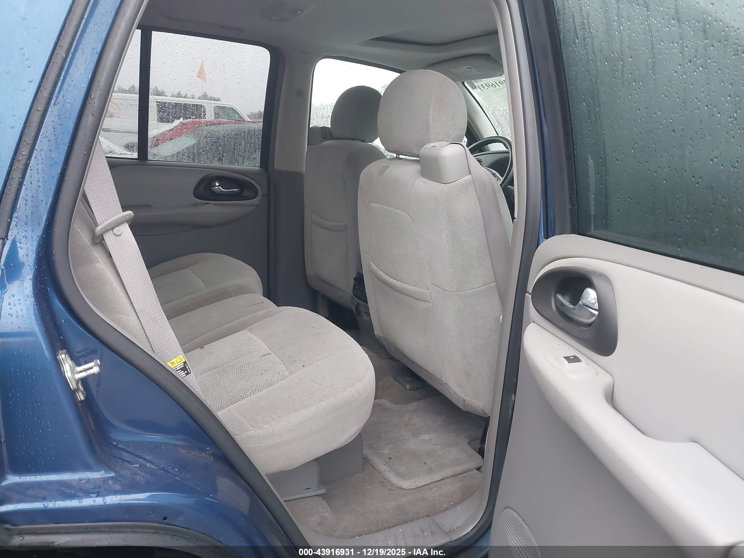 CHEVROLET TRAILBLAZER image 8