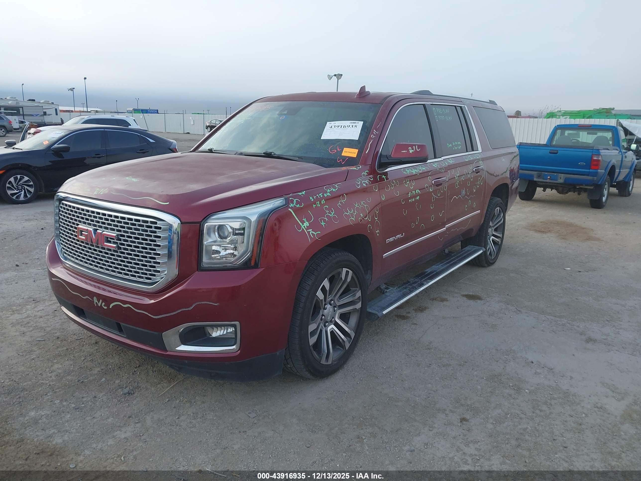 GMC YUKON image 2
