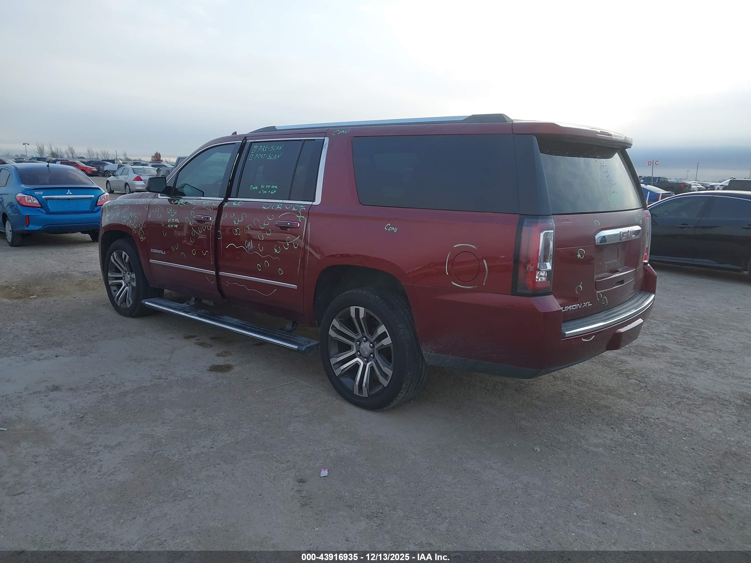 GMC YUKON image 3