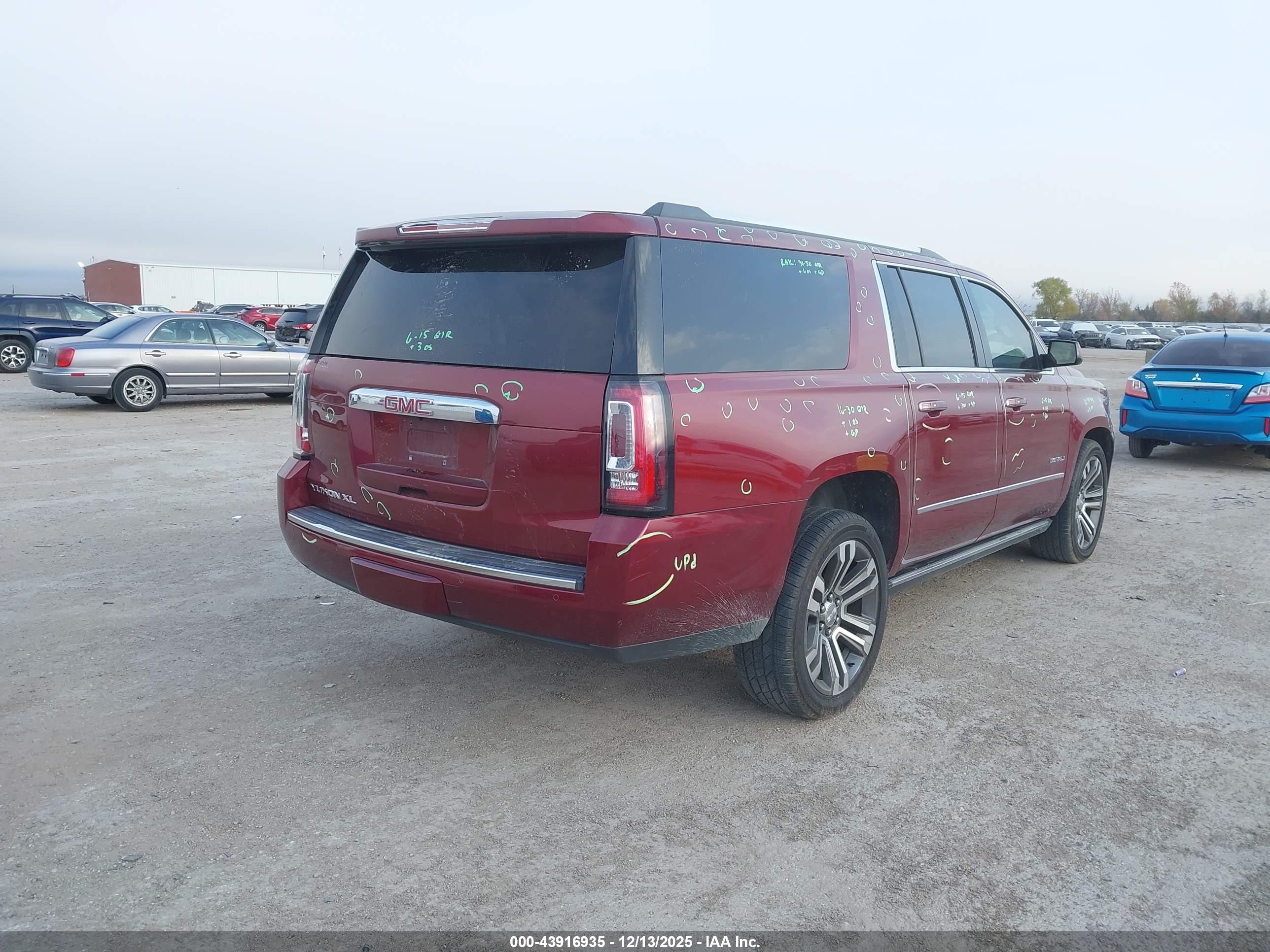 GMC YUKON image 4