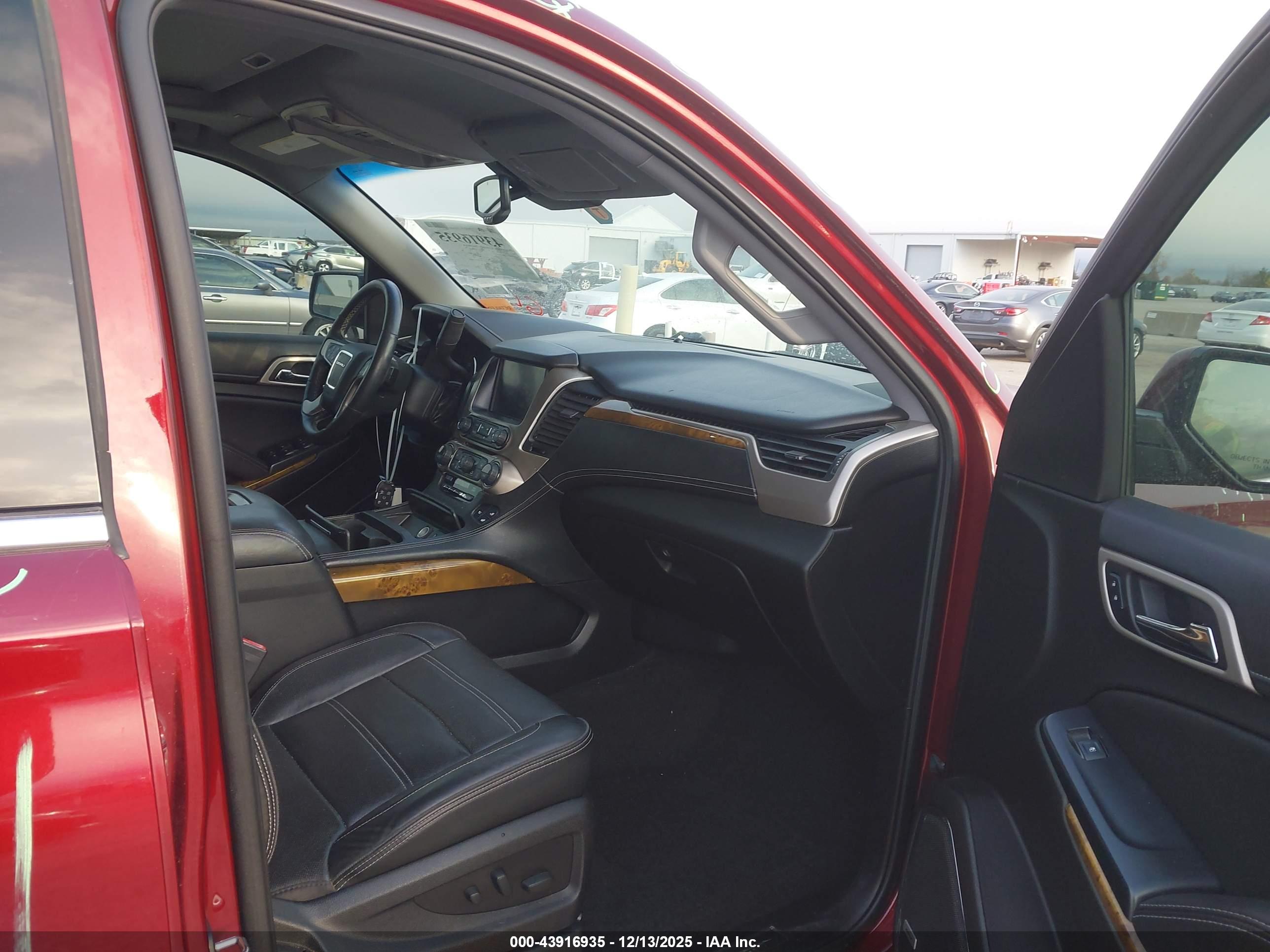 GMC YUKON image 5