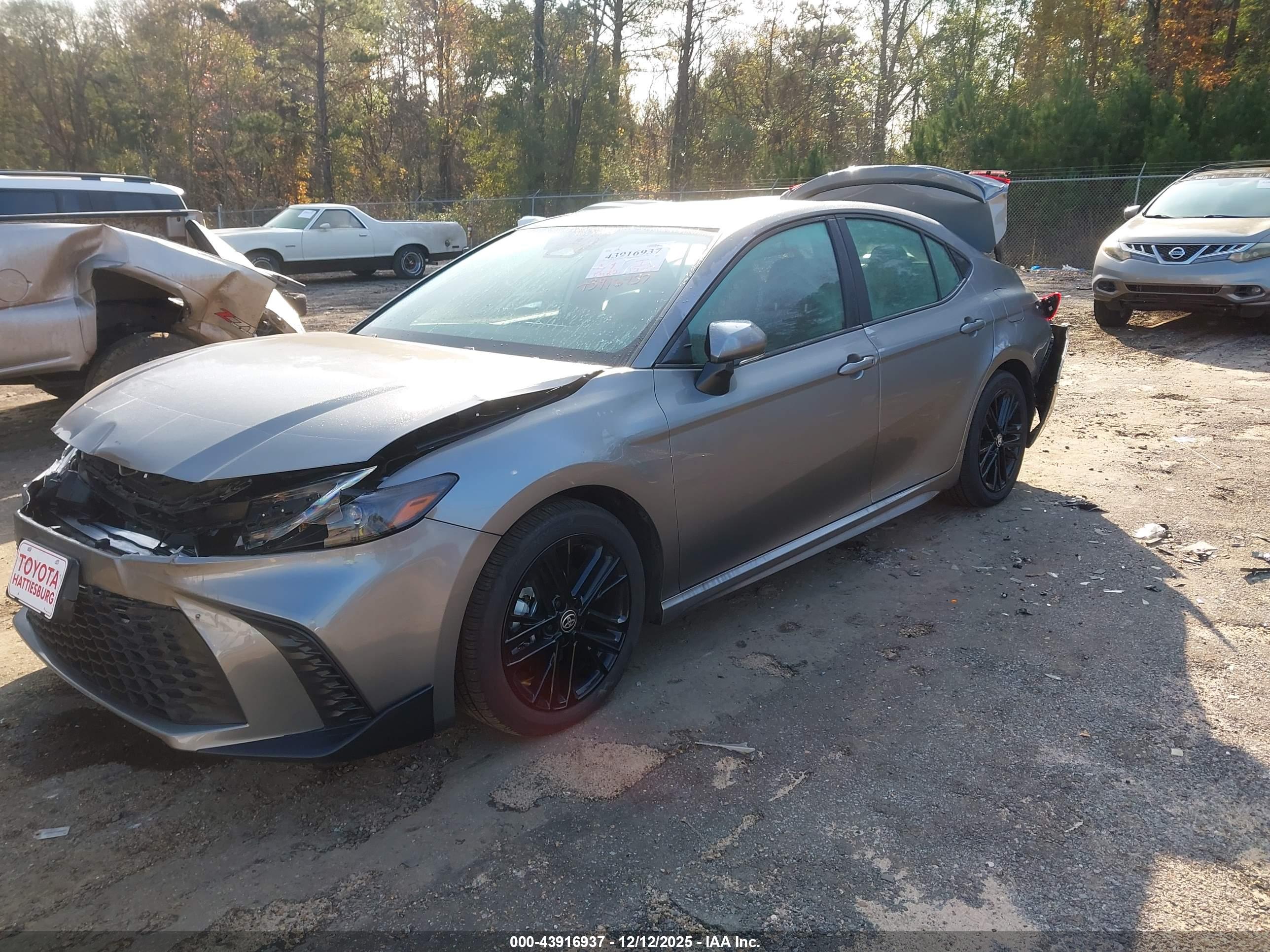 TOYOTA CAMRY image 2