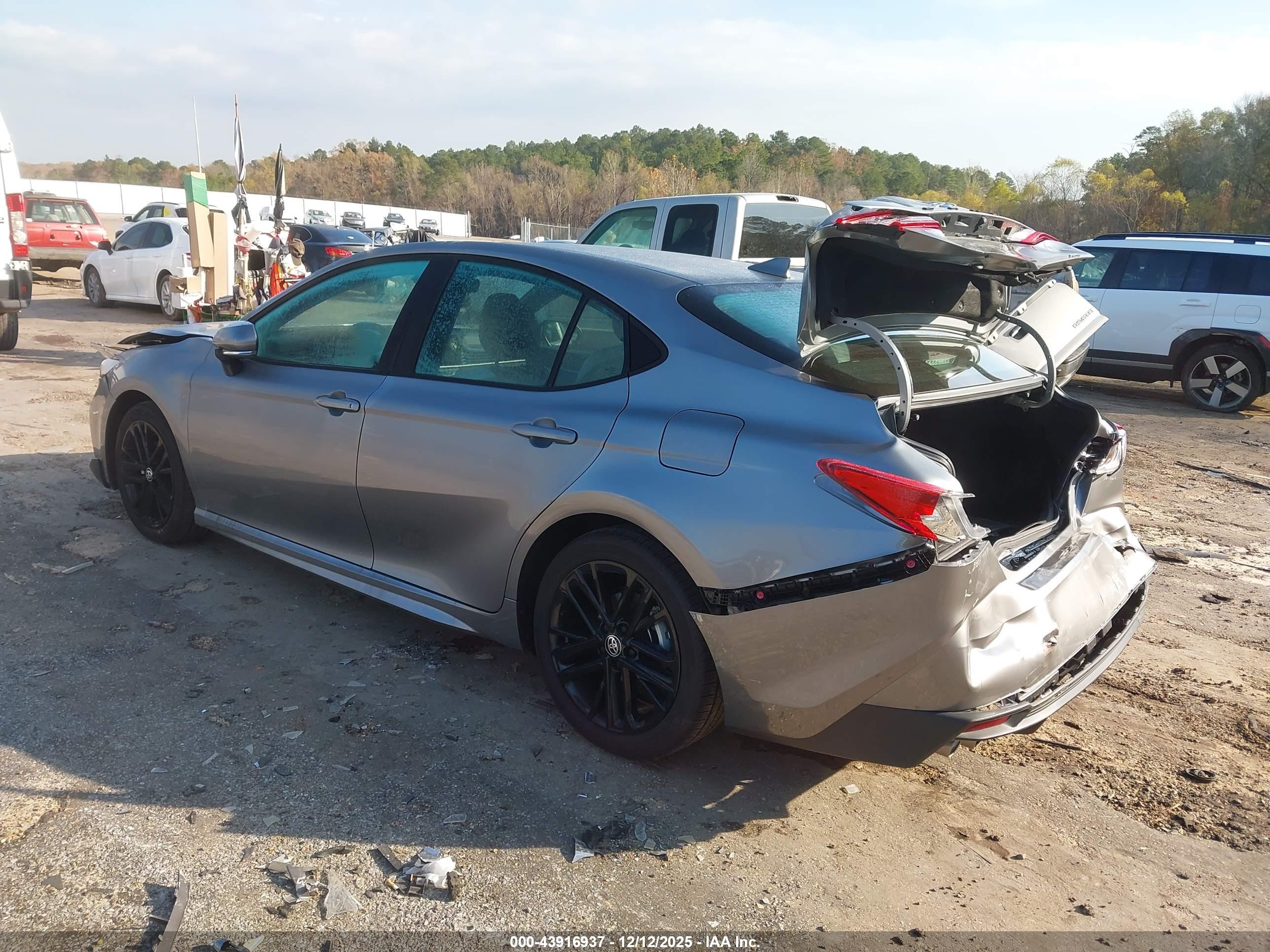 TOYOTA CAMRY image 3