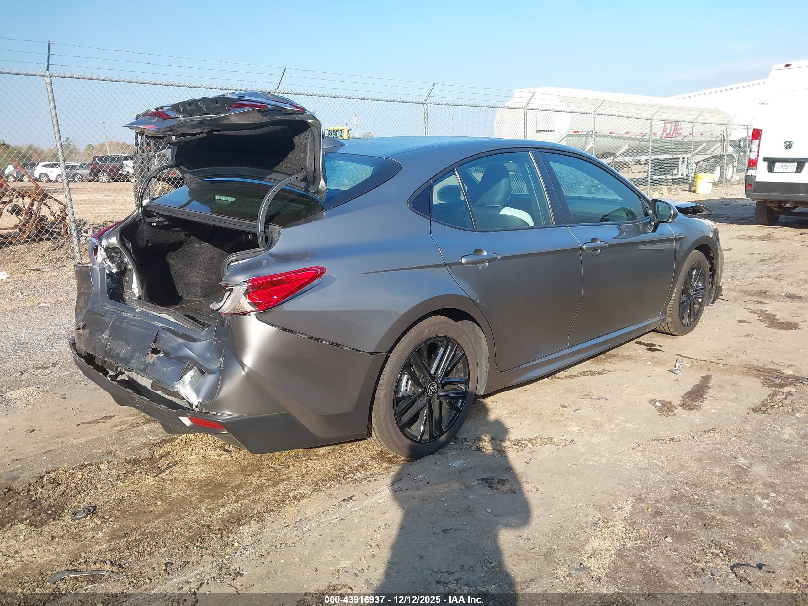 TOYOTA CAMRY image 4