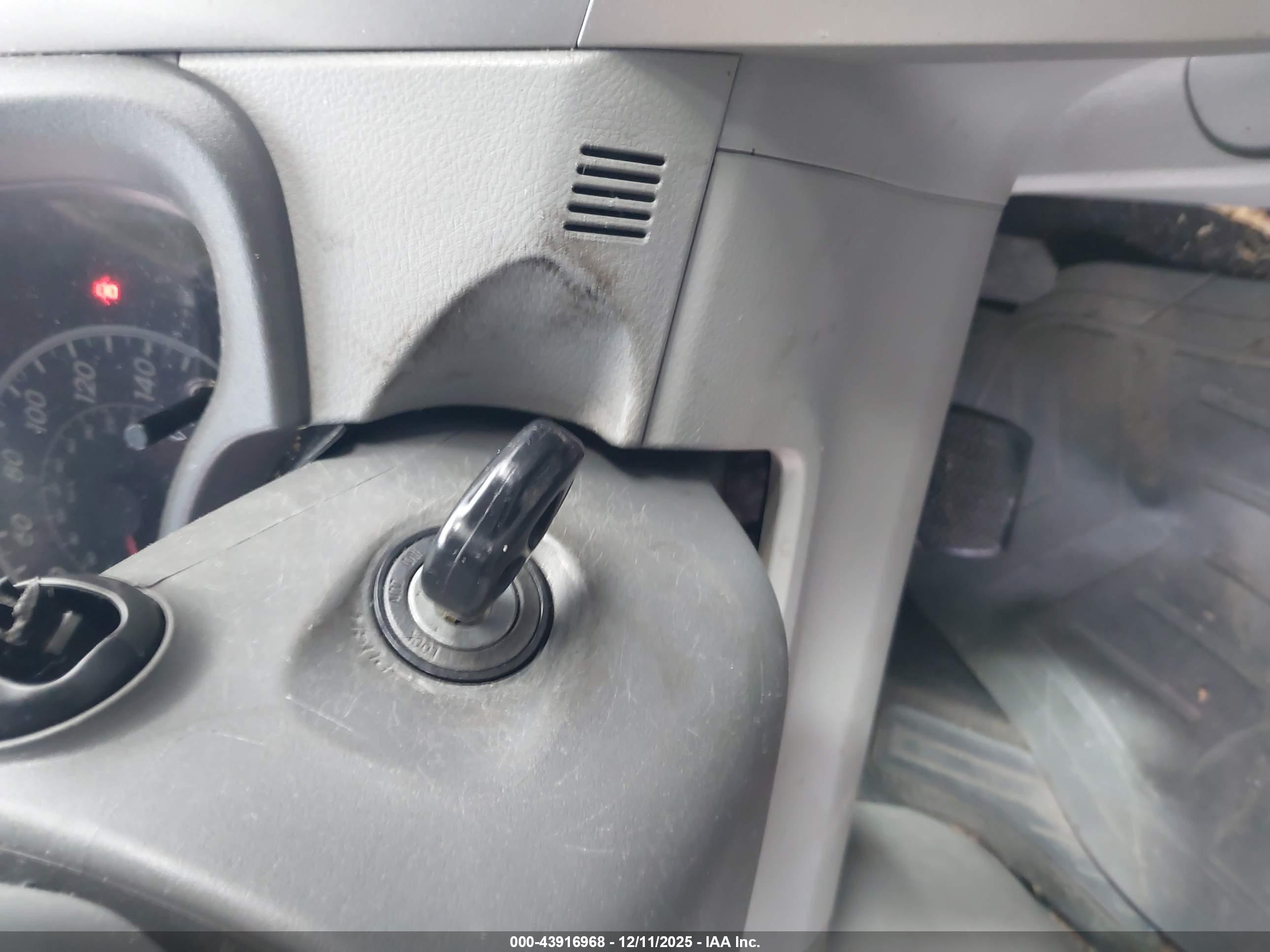 TOYOTA COROLLA image 11