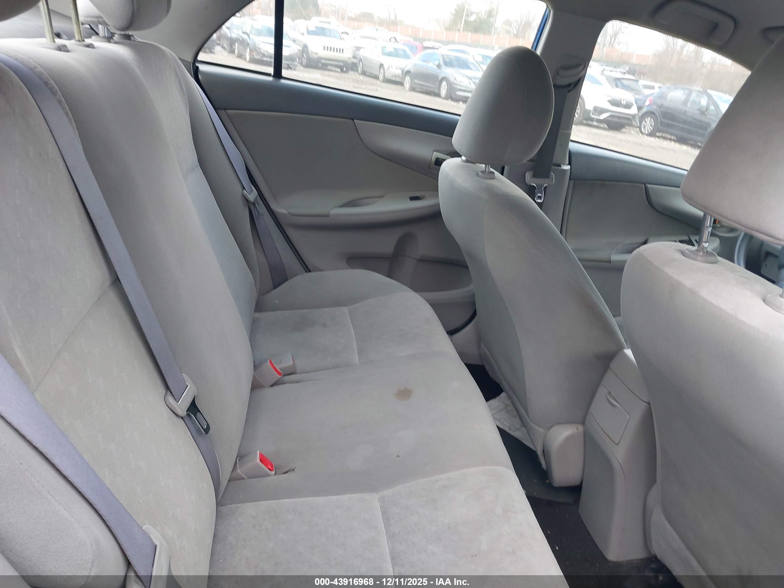TOYOTA COROLLA image 8