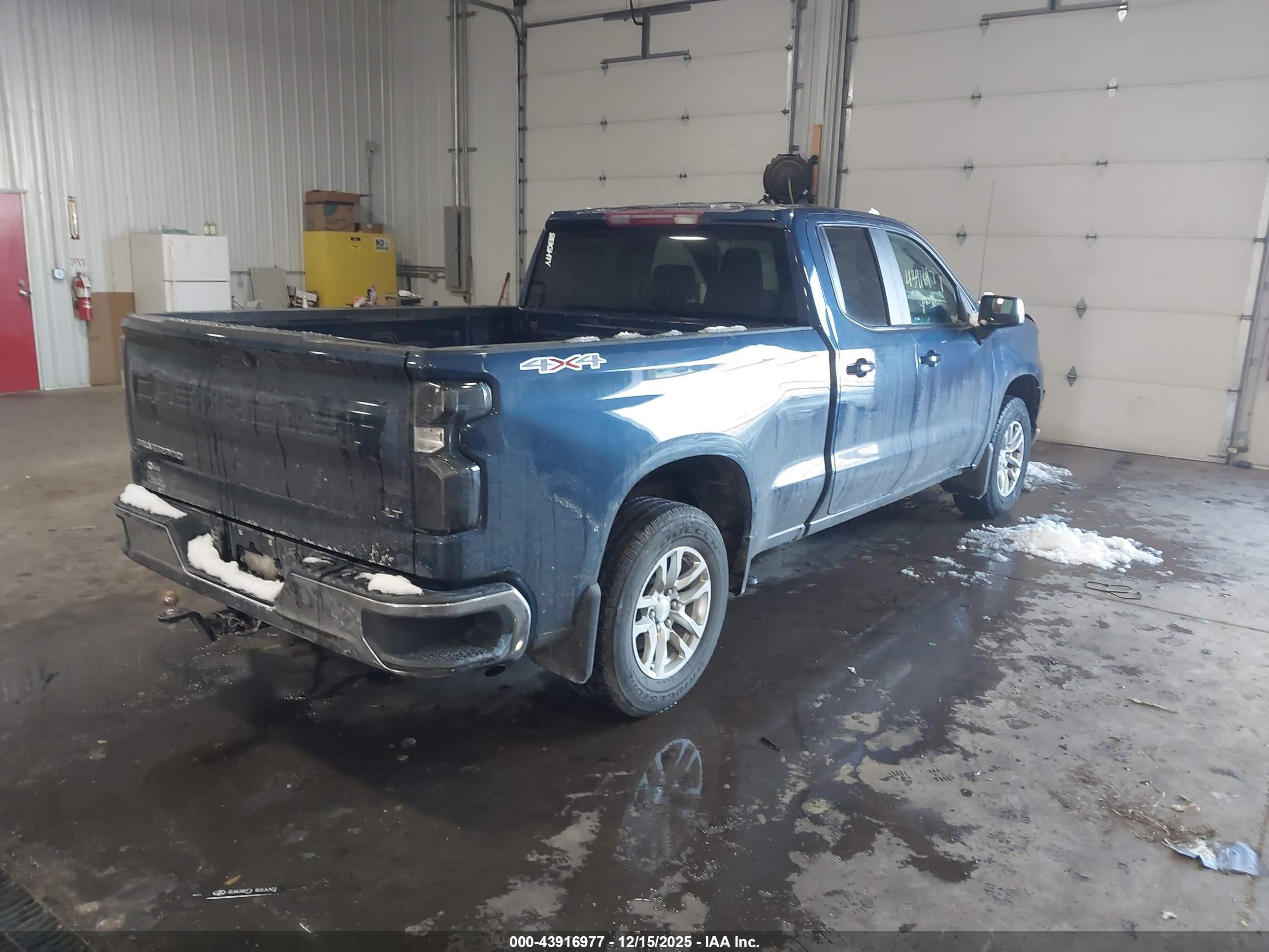 CHEVROLET SILVERADO image 4