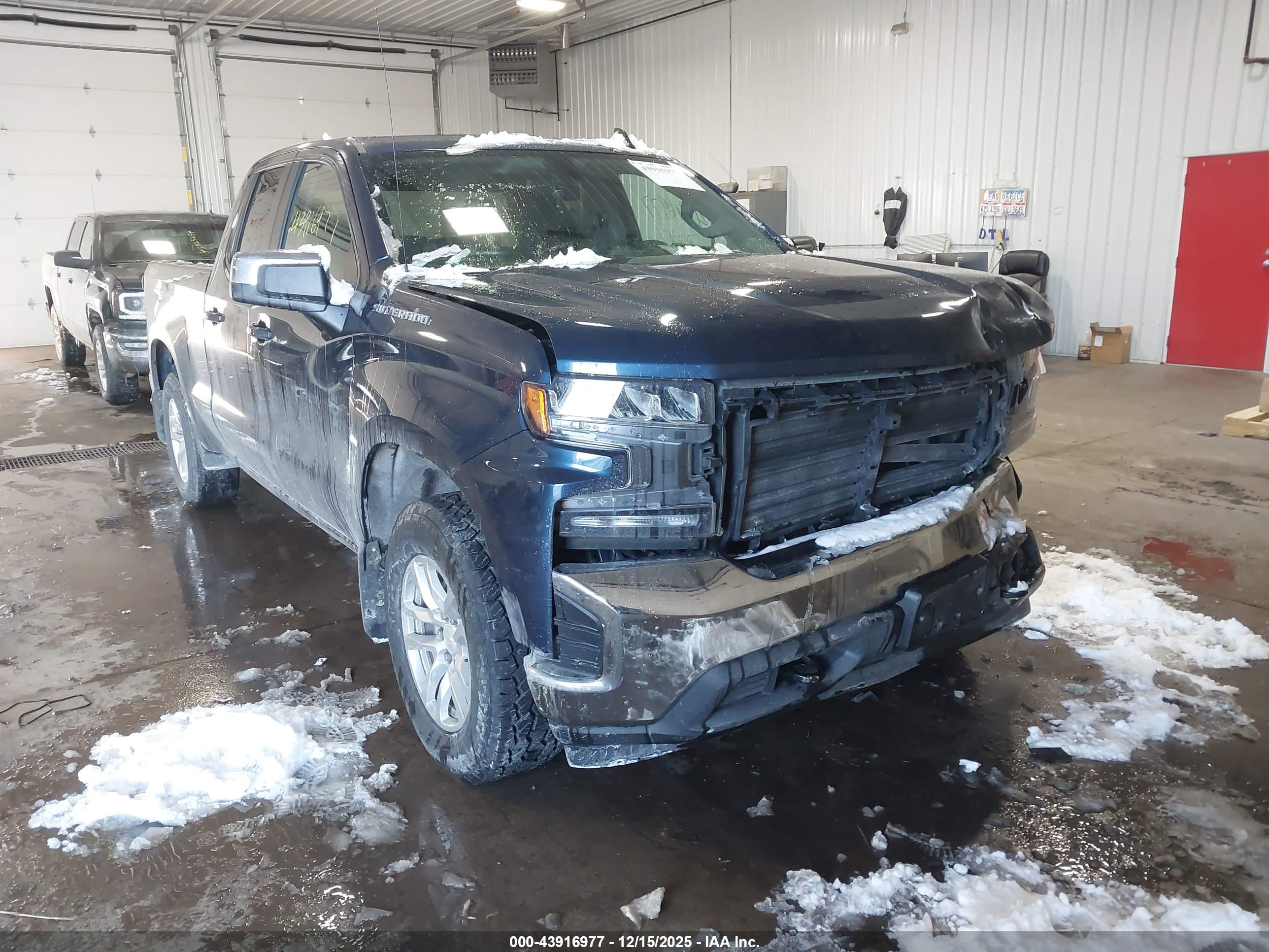 CHEVROLET SILVERADO image 6