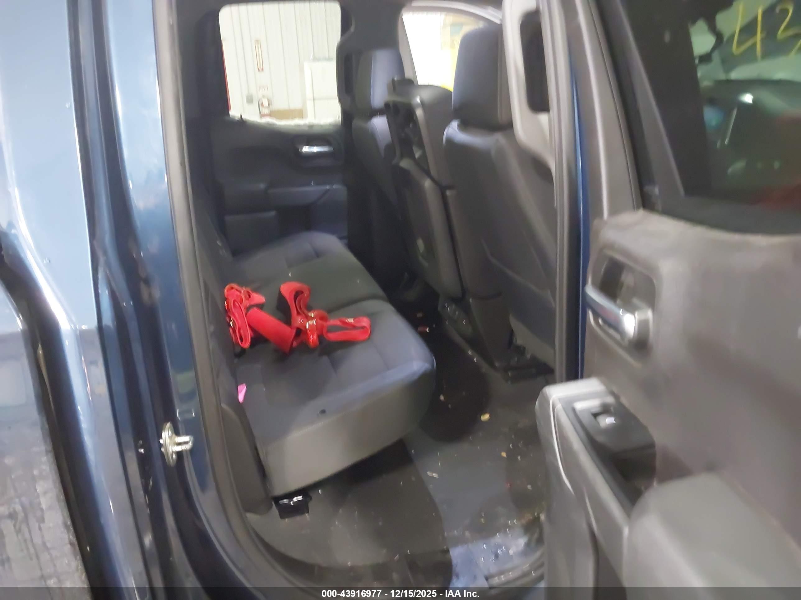 CHEVROLET SILVERADO image 8