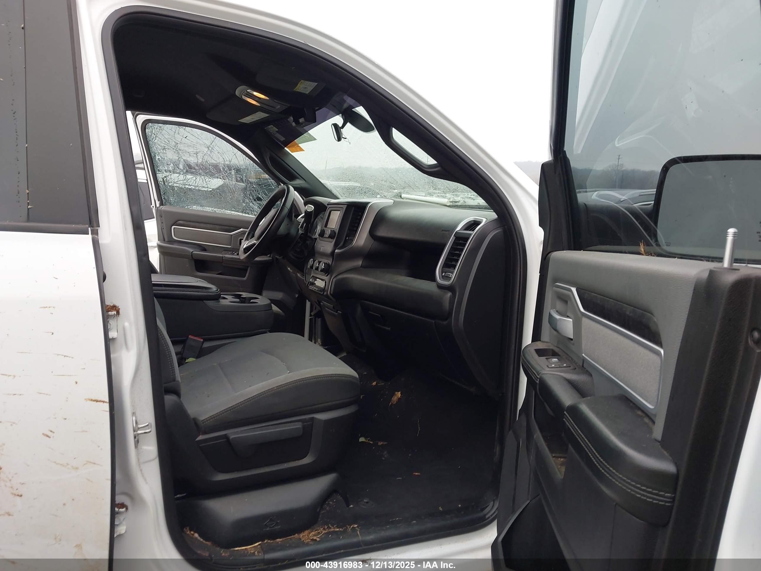 RAM 2500 image 5