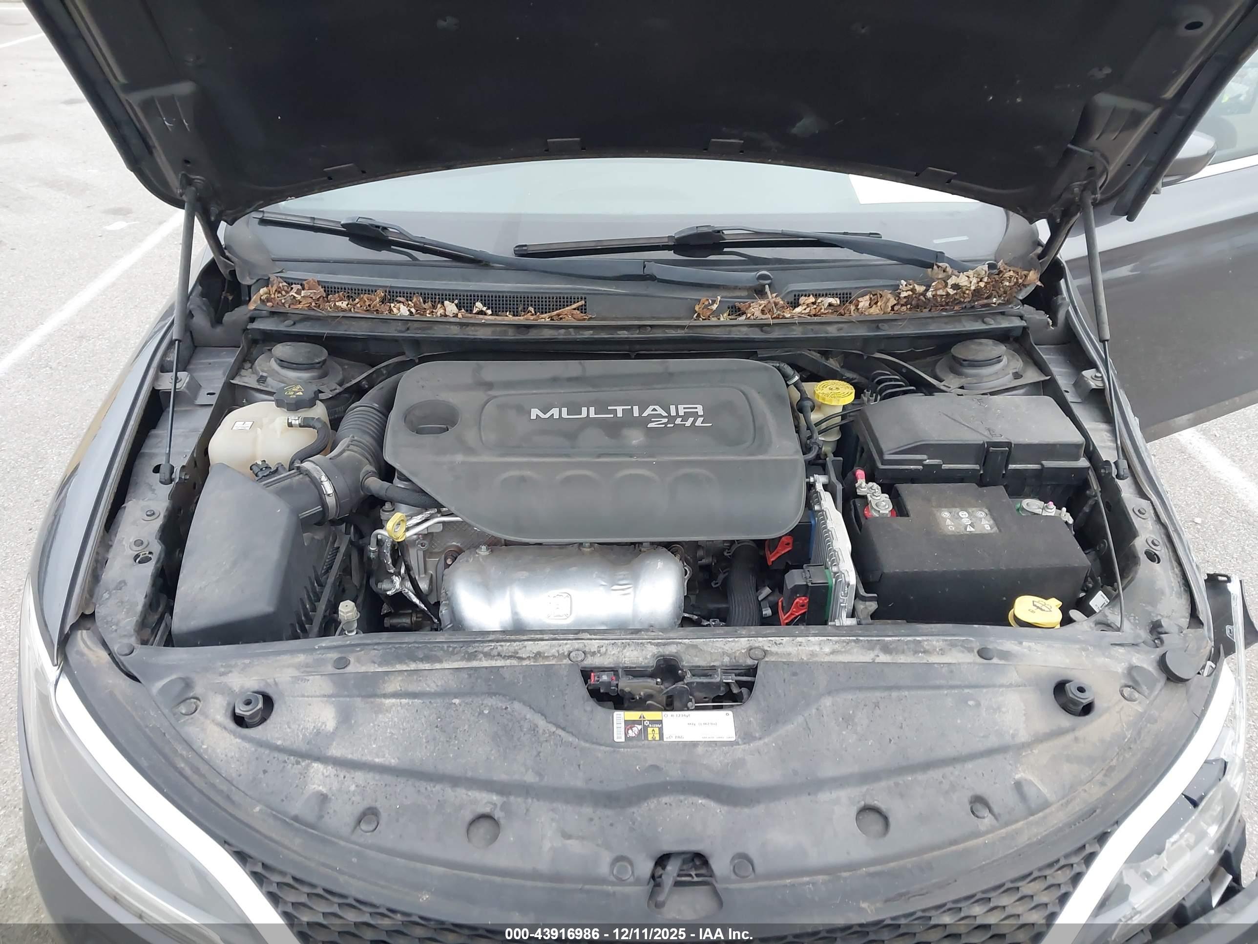 CHRYSLER 200 image 10