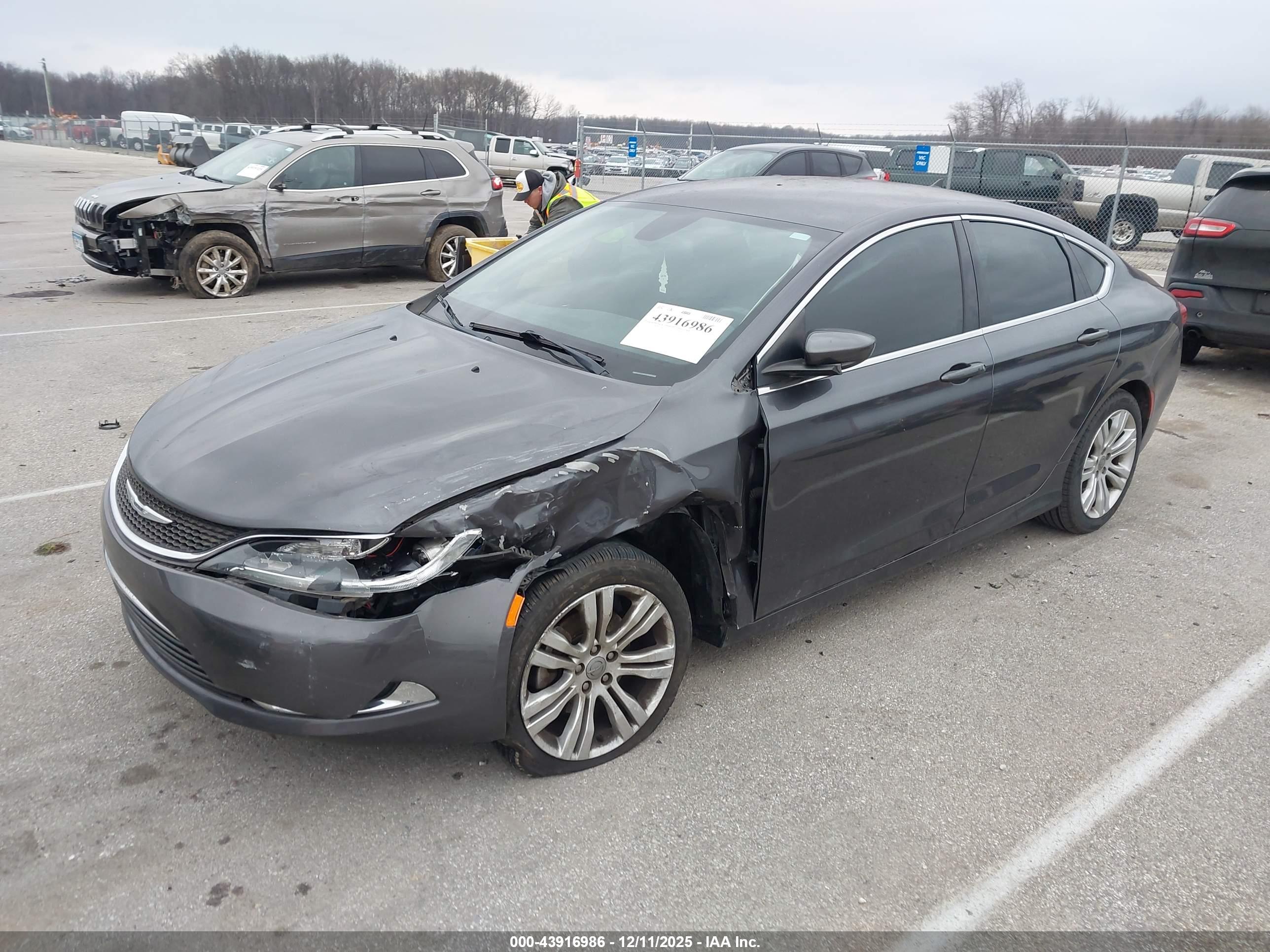 CHRYSLER 200 image 2