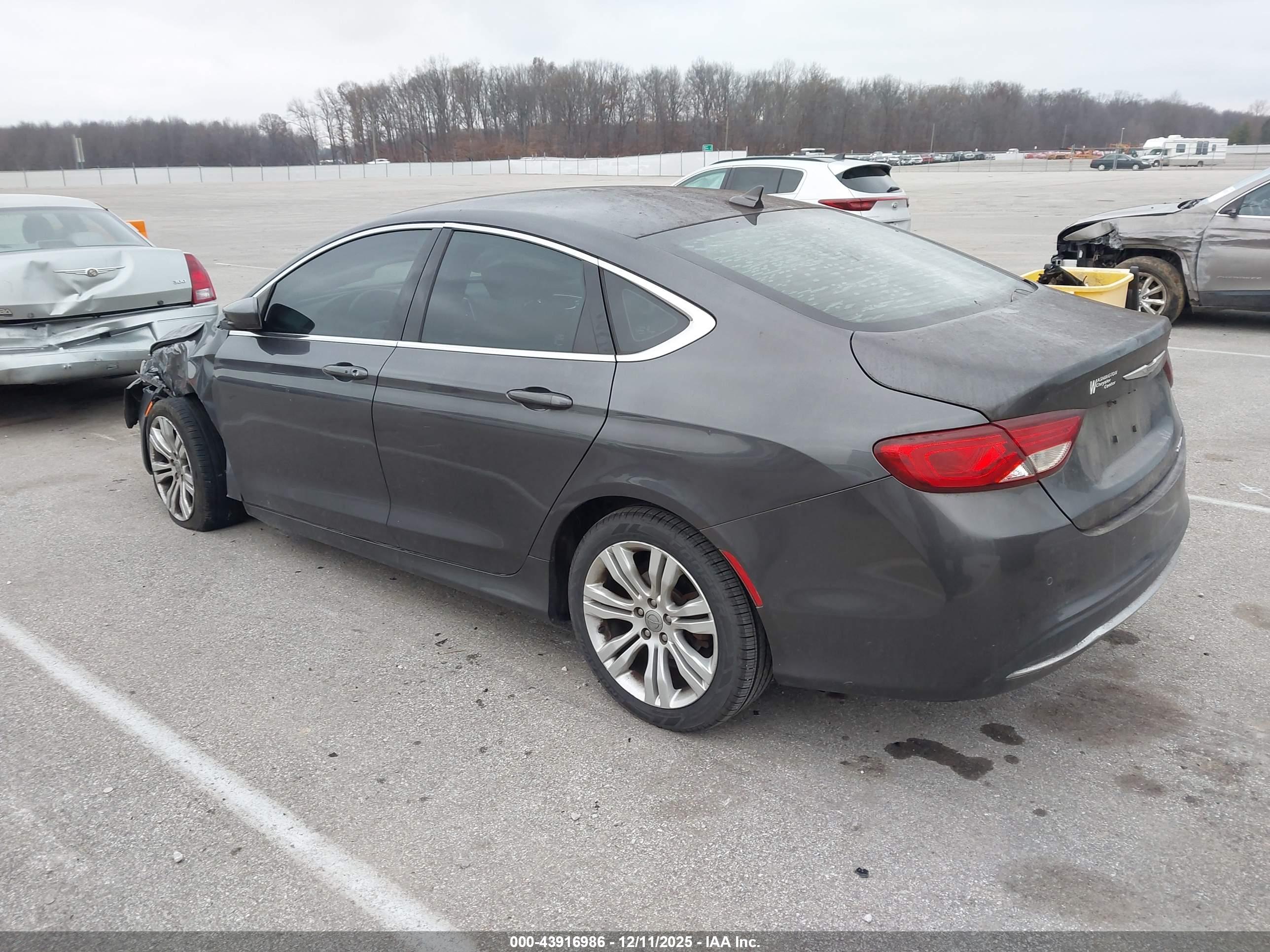 CHRYSLER 200 image 3