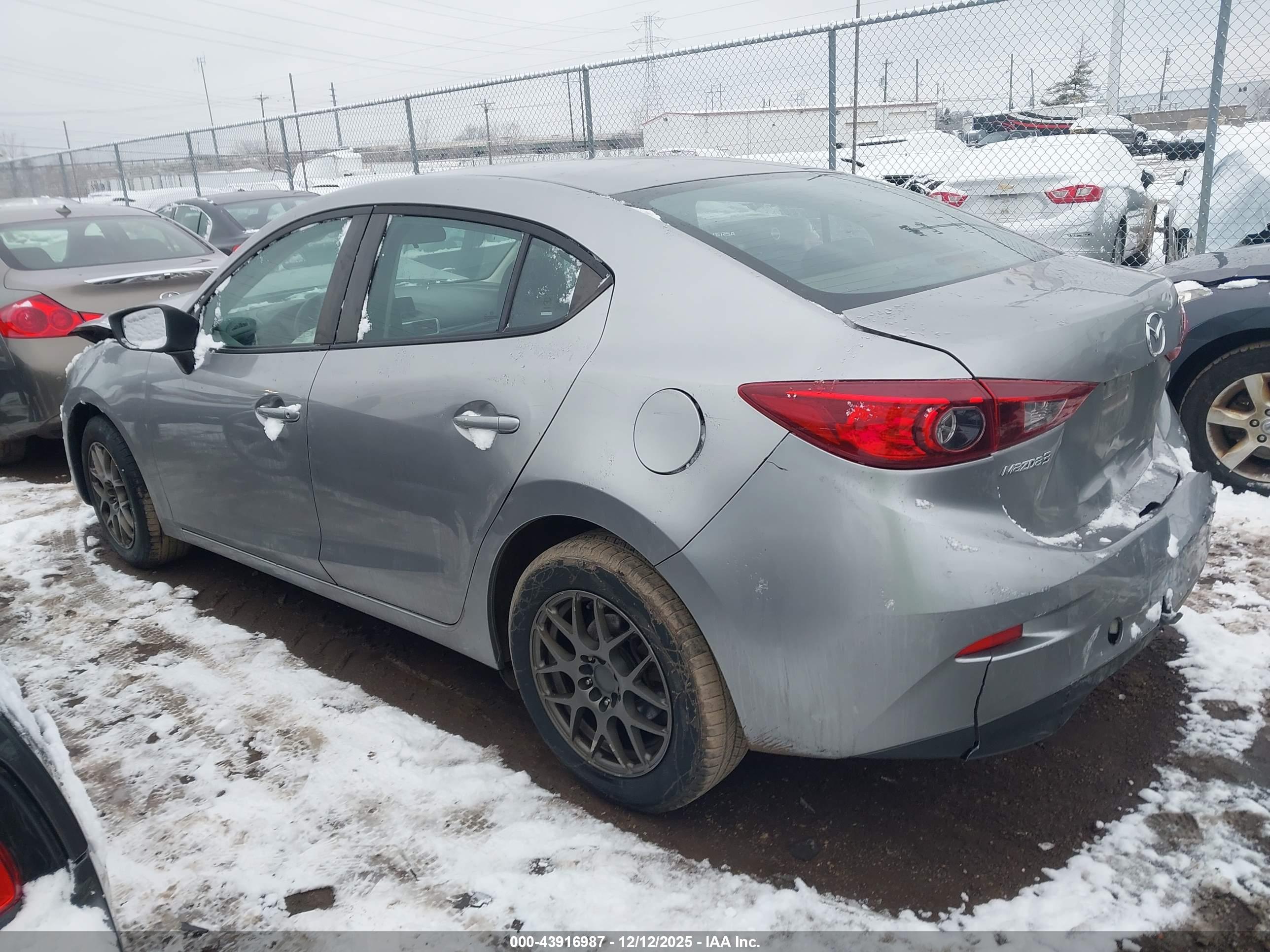 MAZDA MAZDA3 image 3