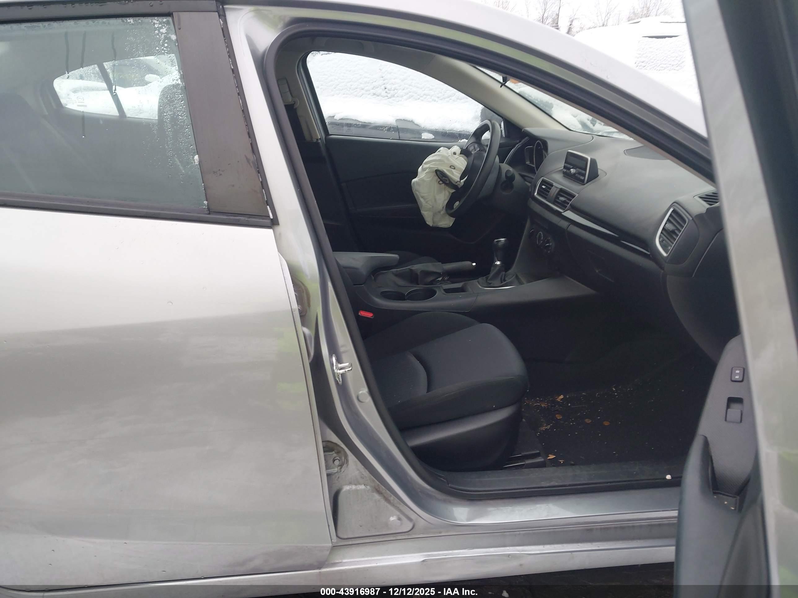 MAZDA MAZDA3 image 5
