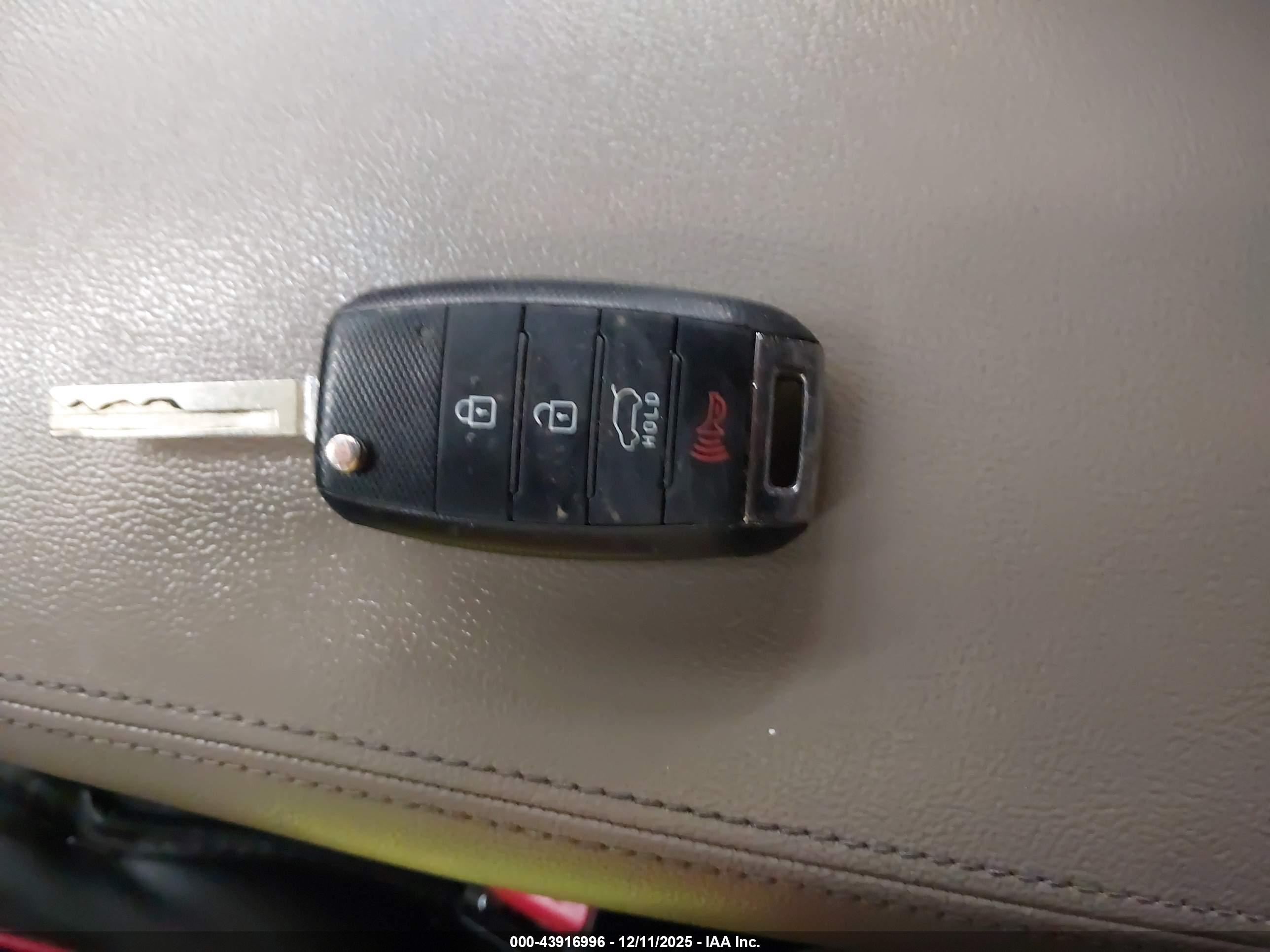 KIA SORENTO image 11