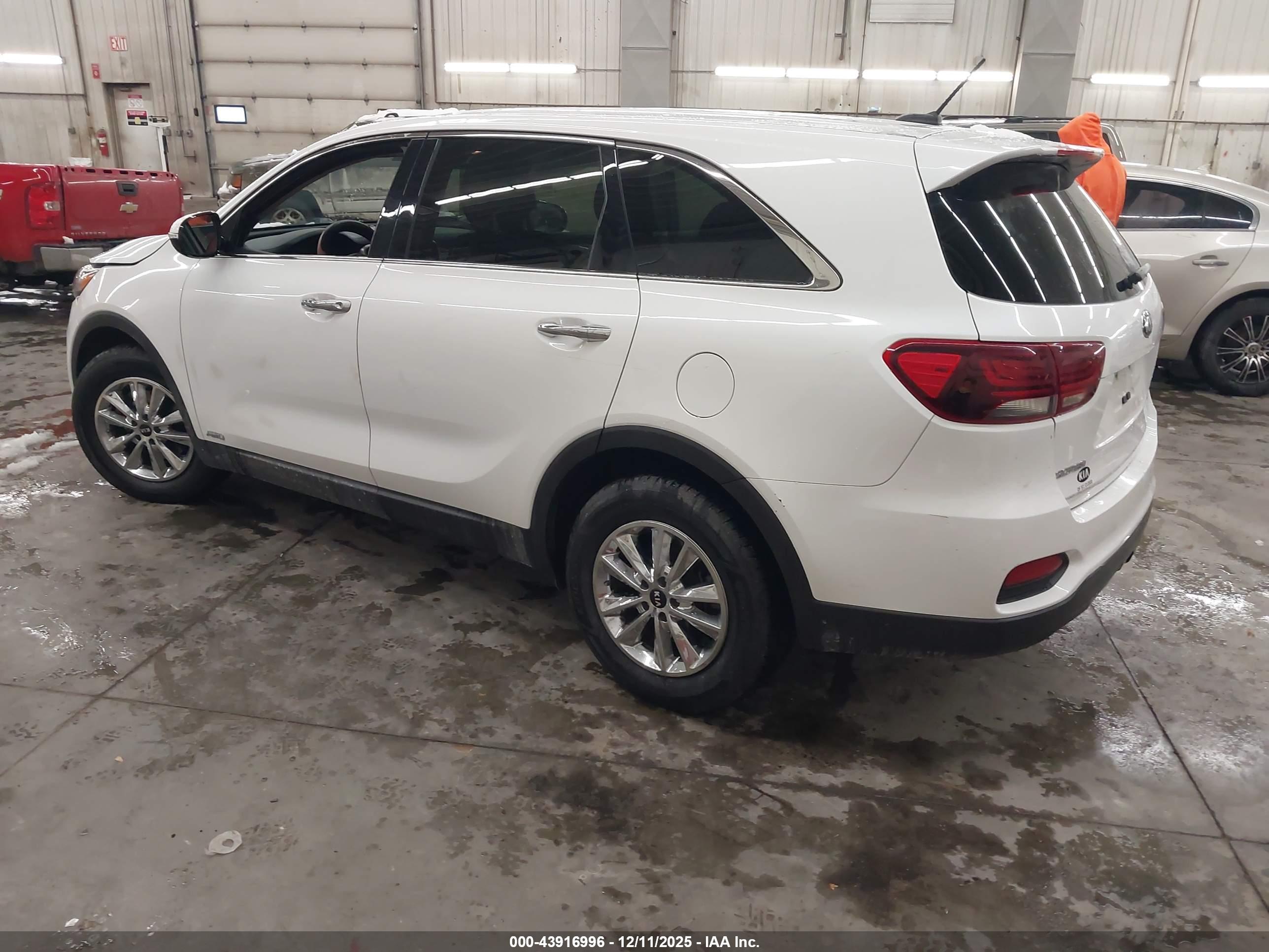 KIA SORENTO image 3