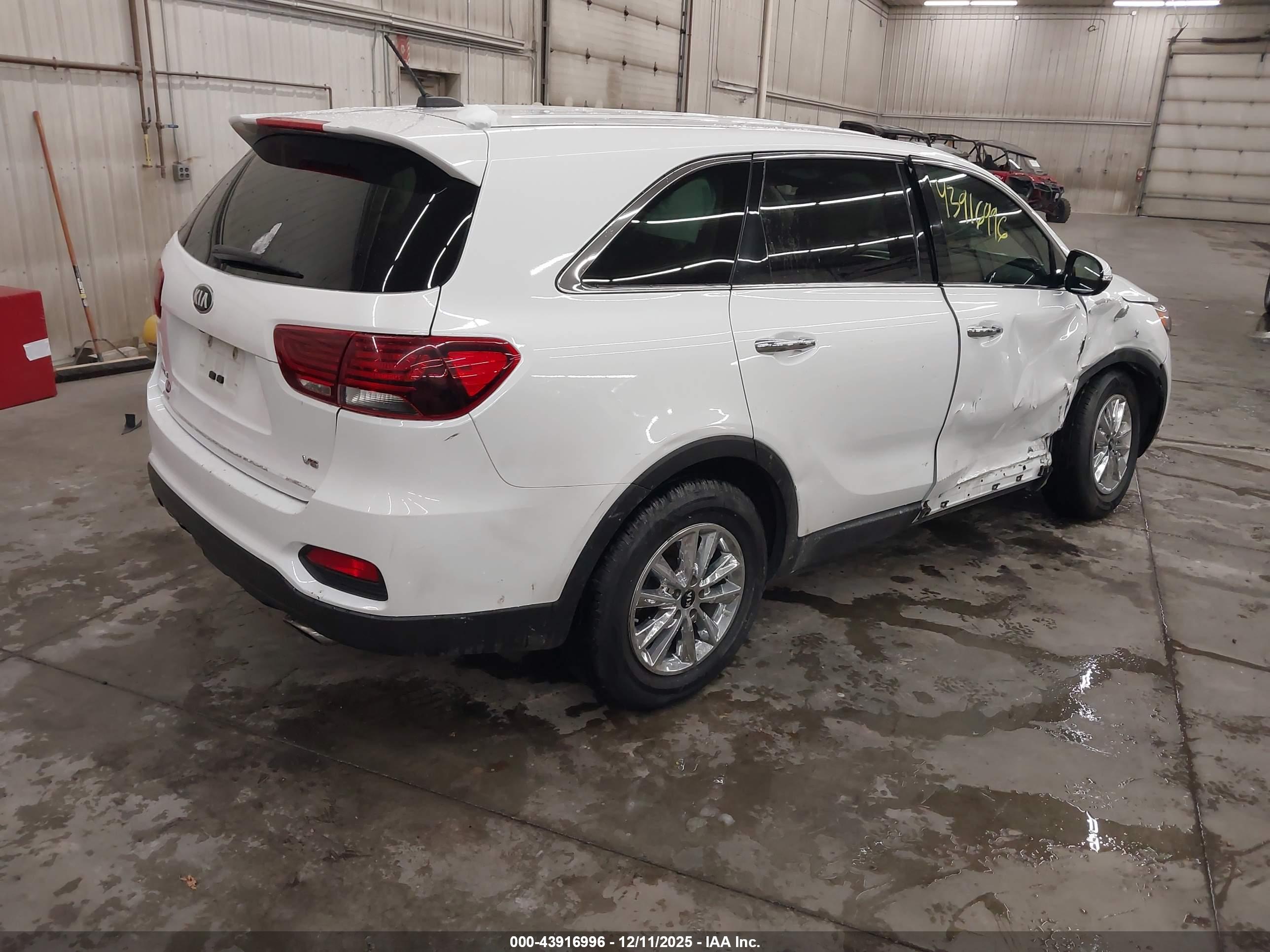 KIA SORENTO image 4