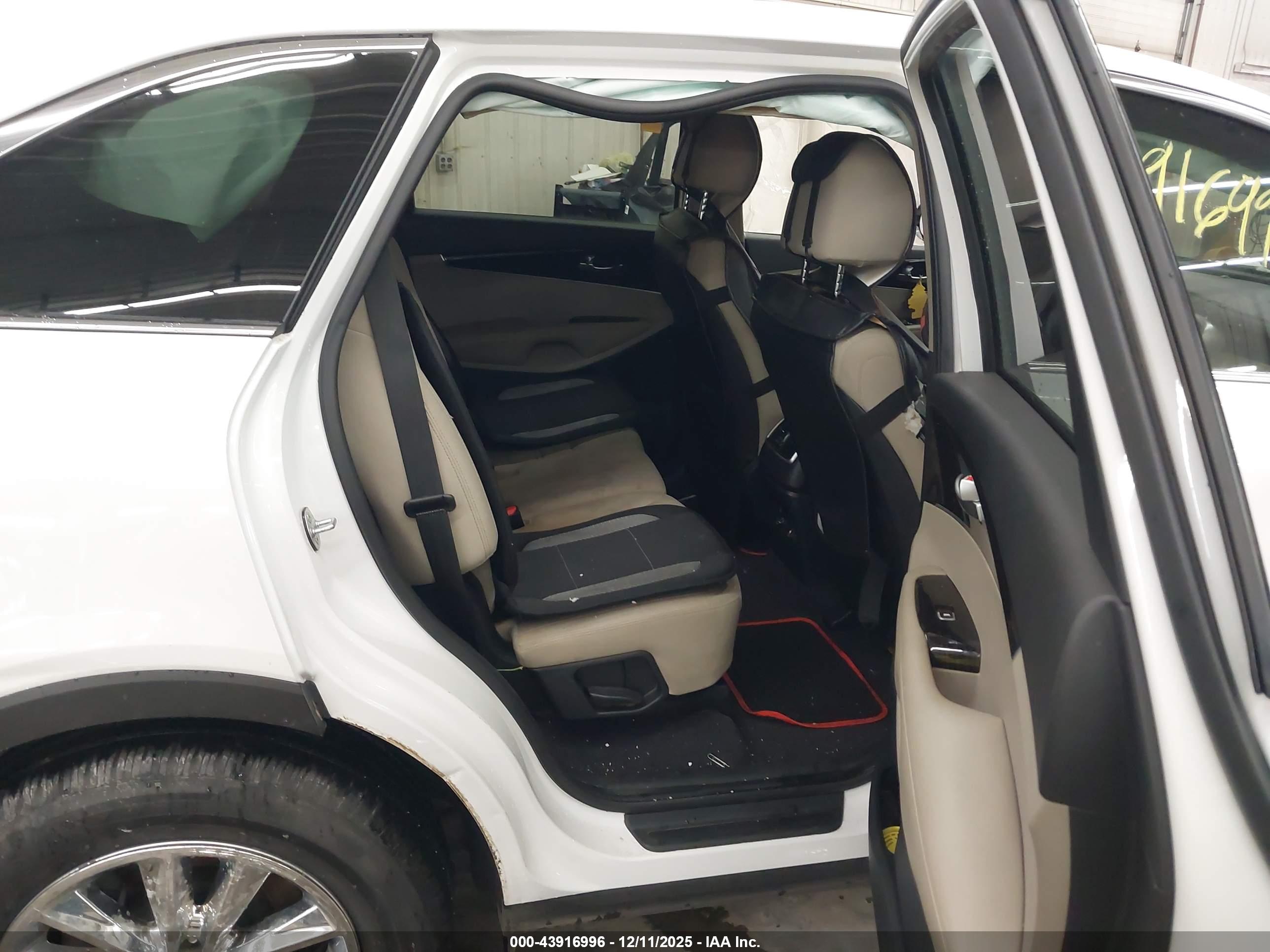 KIA SORENTO image 8
