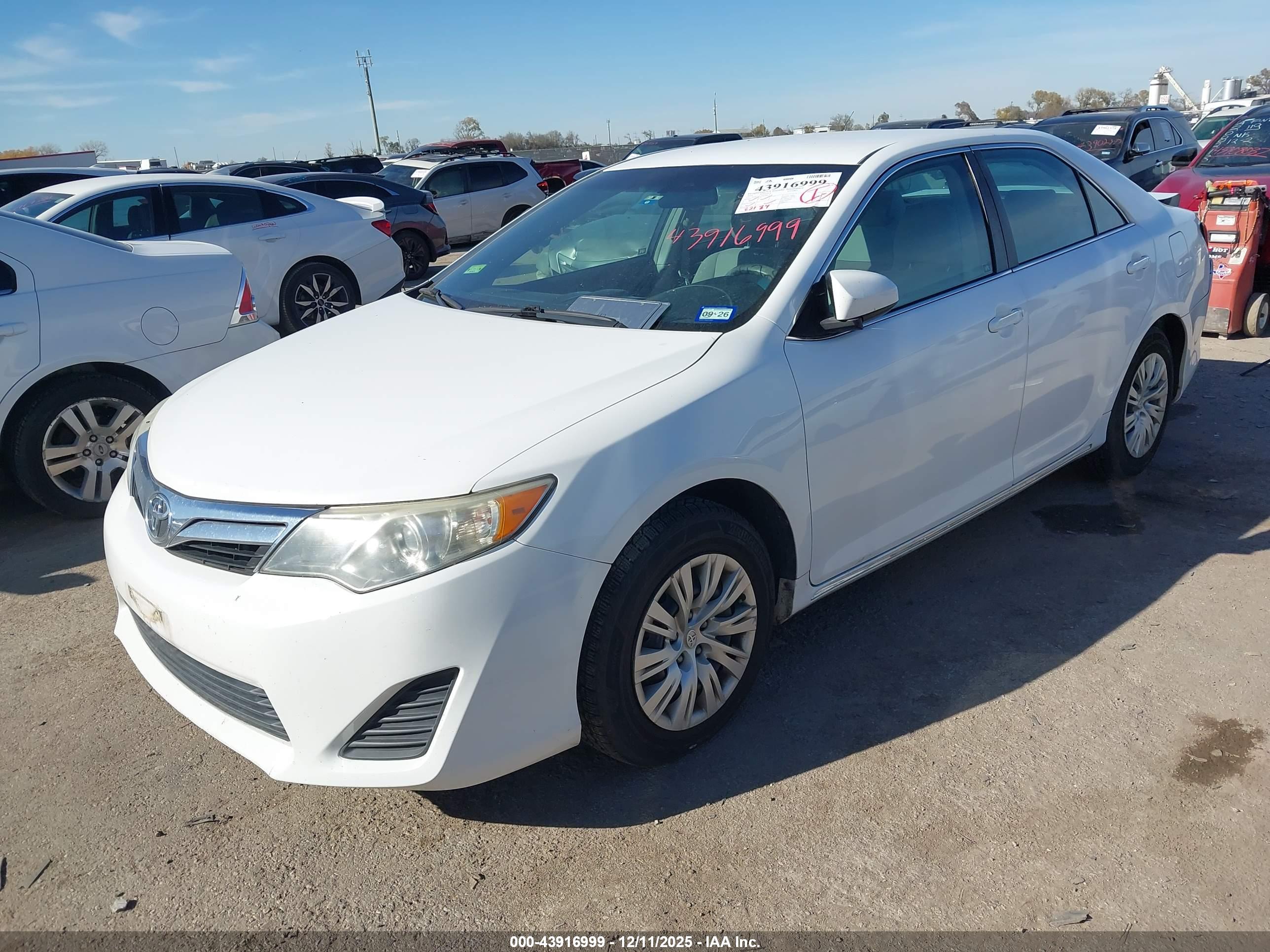 TOYOTA CAMRY image 2