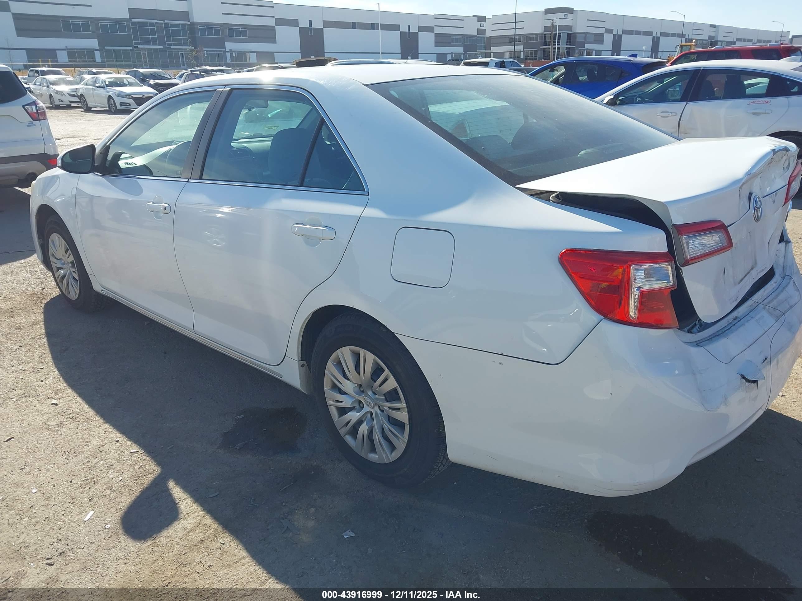 TOYOTA CAMRY image 3