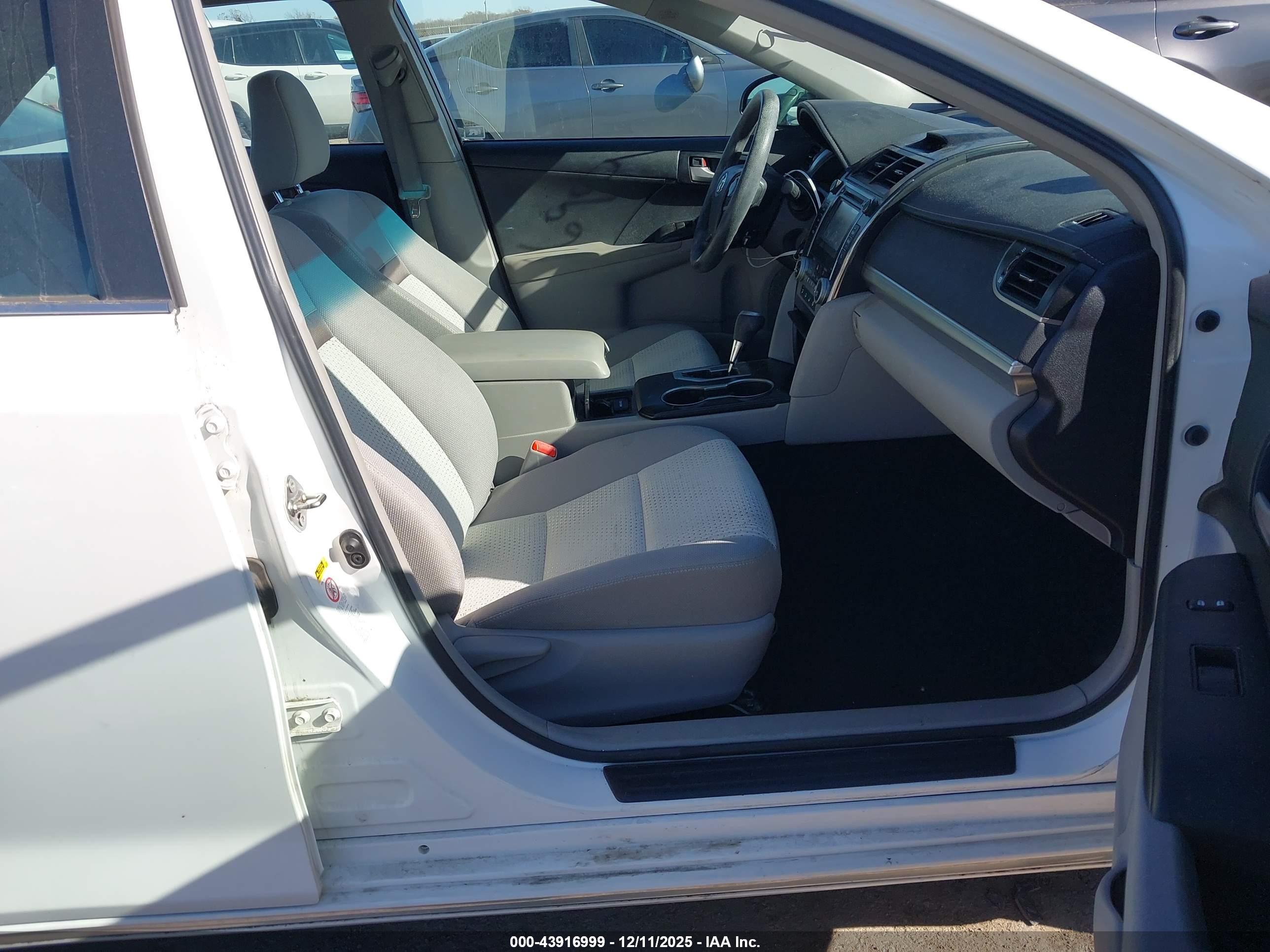 TOYOTA CAMRY image 5