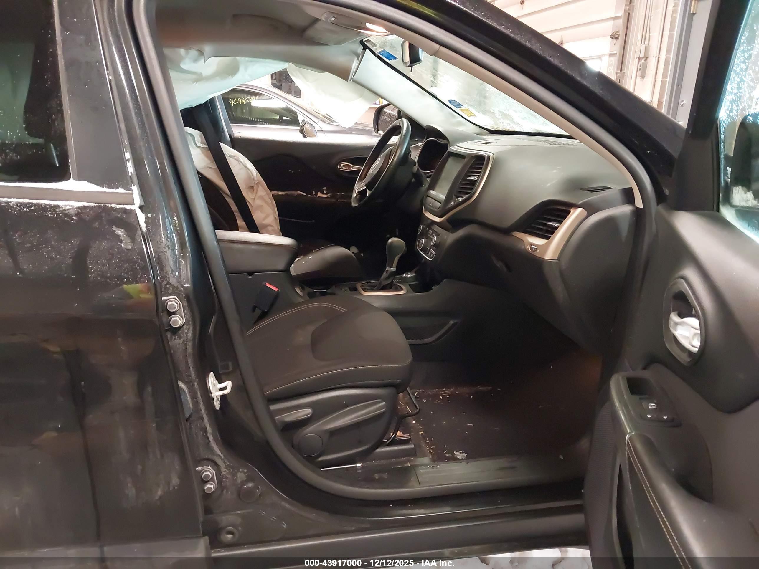 JEEP CHEROKEE image 5
