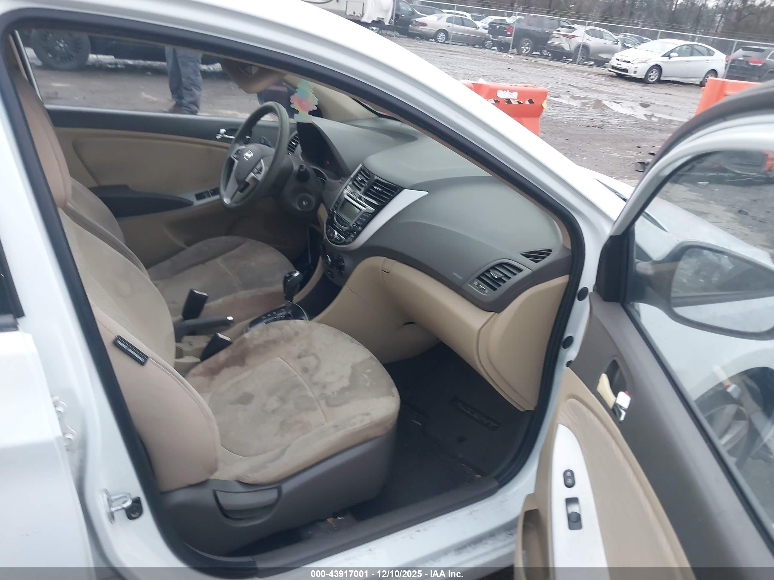 HYUNDAI ACCENT image 5