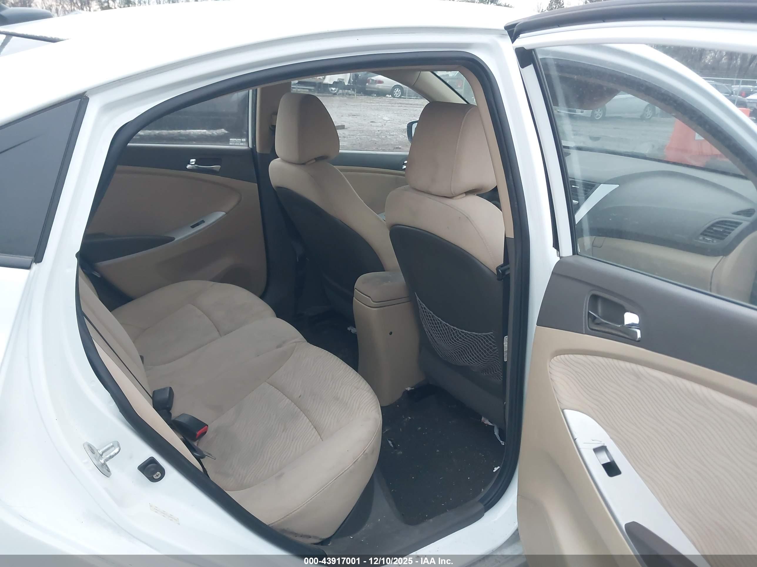 HYUNDAI ACCENT image 8