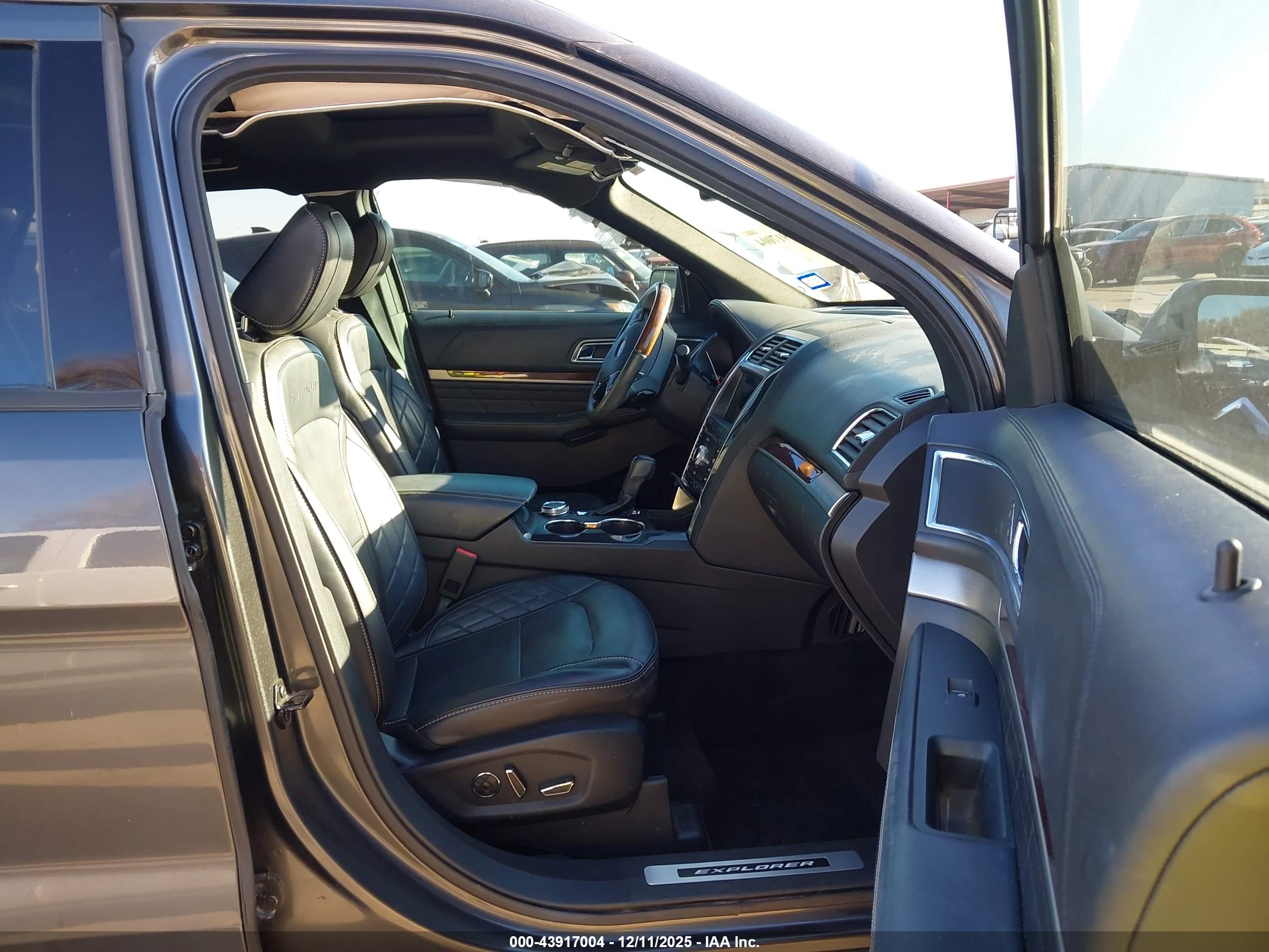 FORD EXPLORER image 5