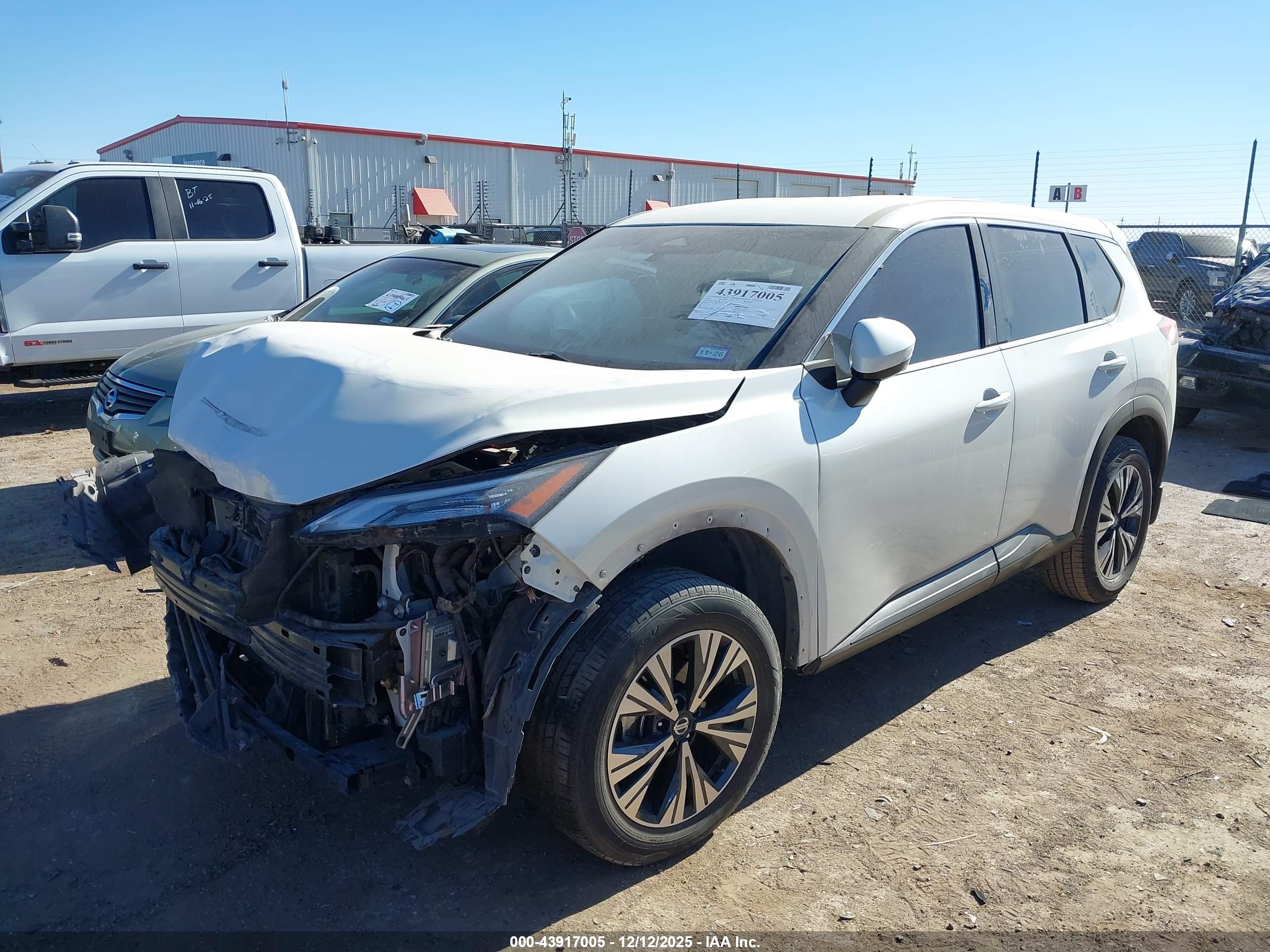 NISSAN ROGUE image 2