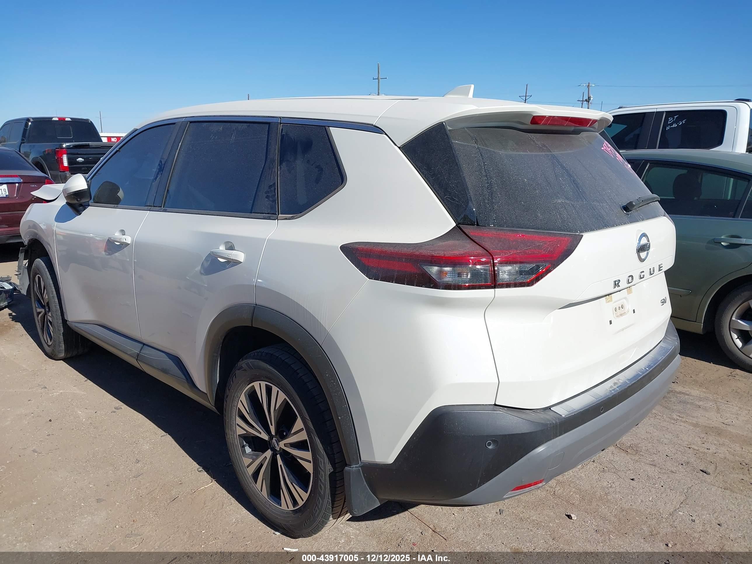 NISSAN ROGUE image 3