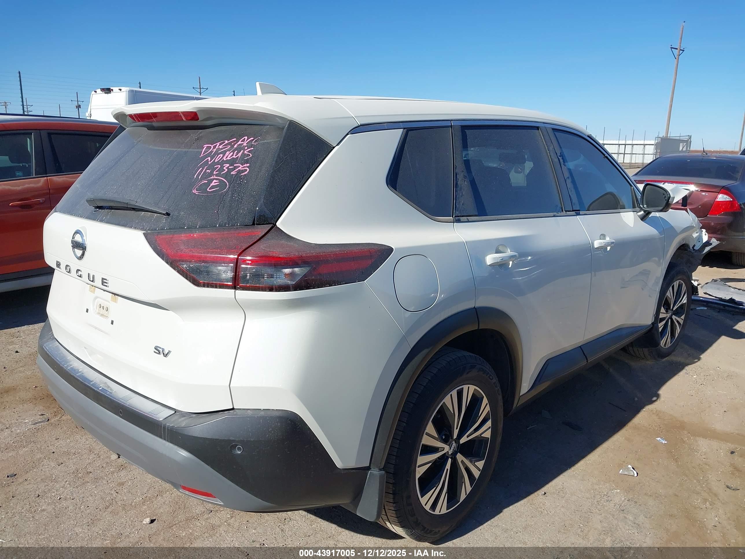 NISSAN ROGUE image 4