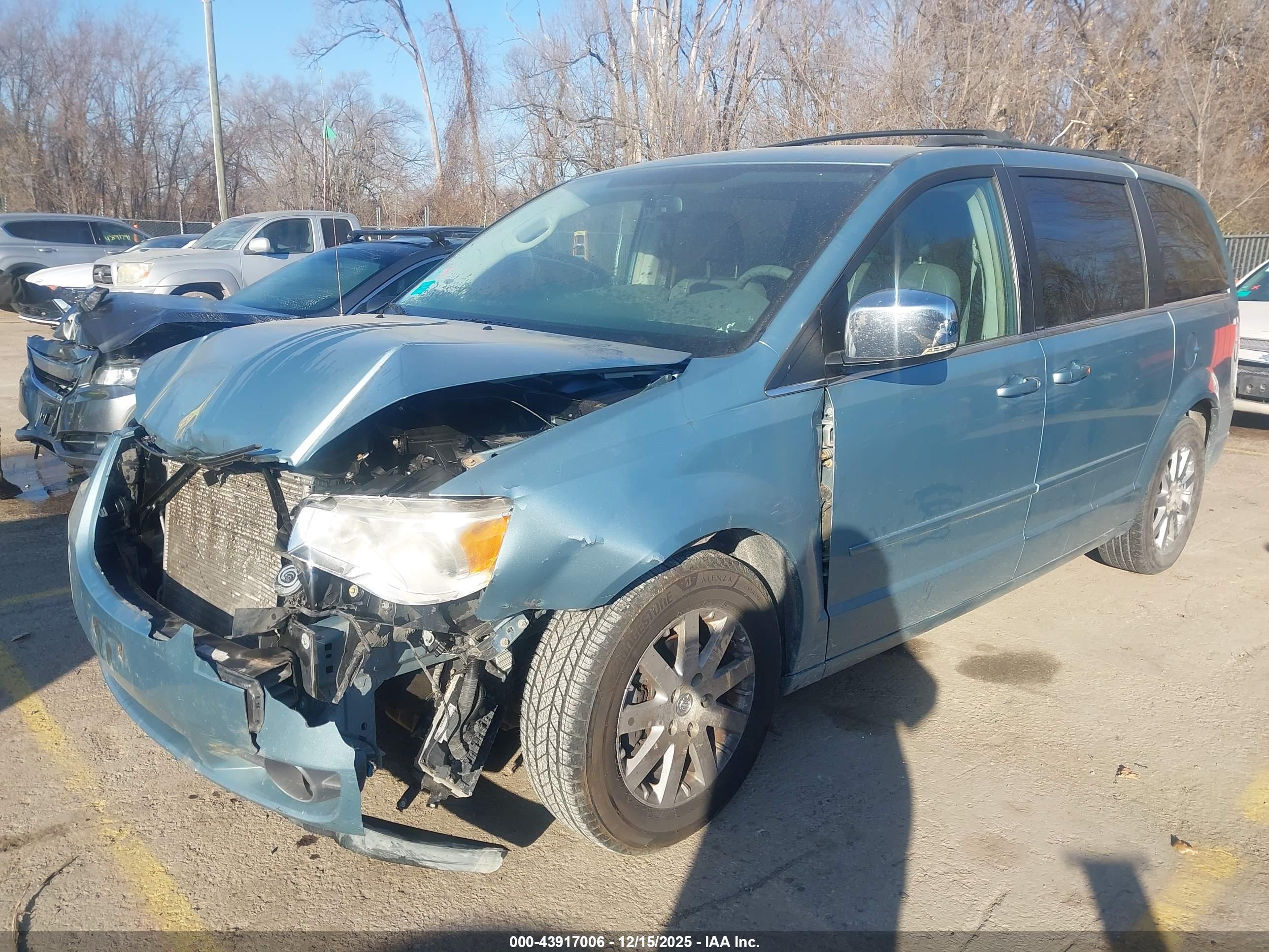 CHRYSLER TOWN image 2
