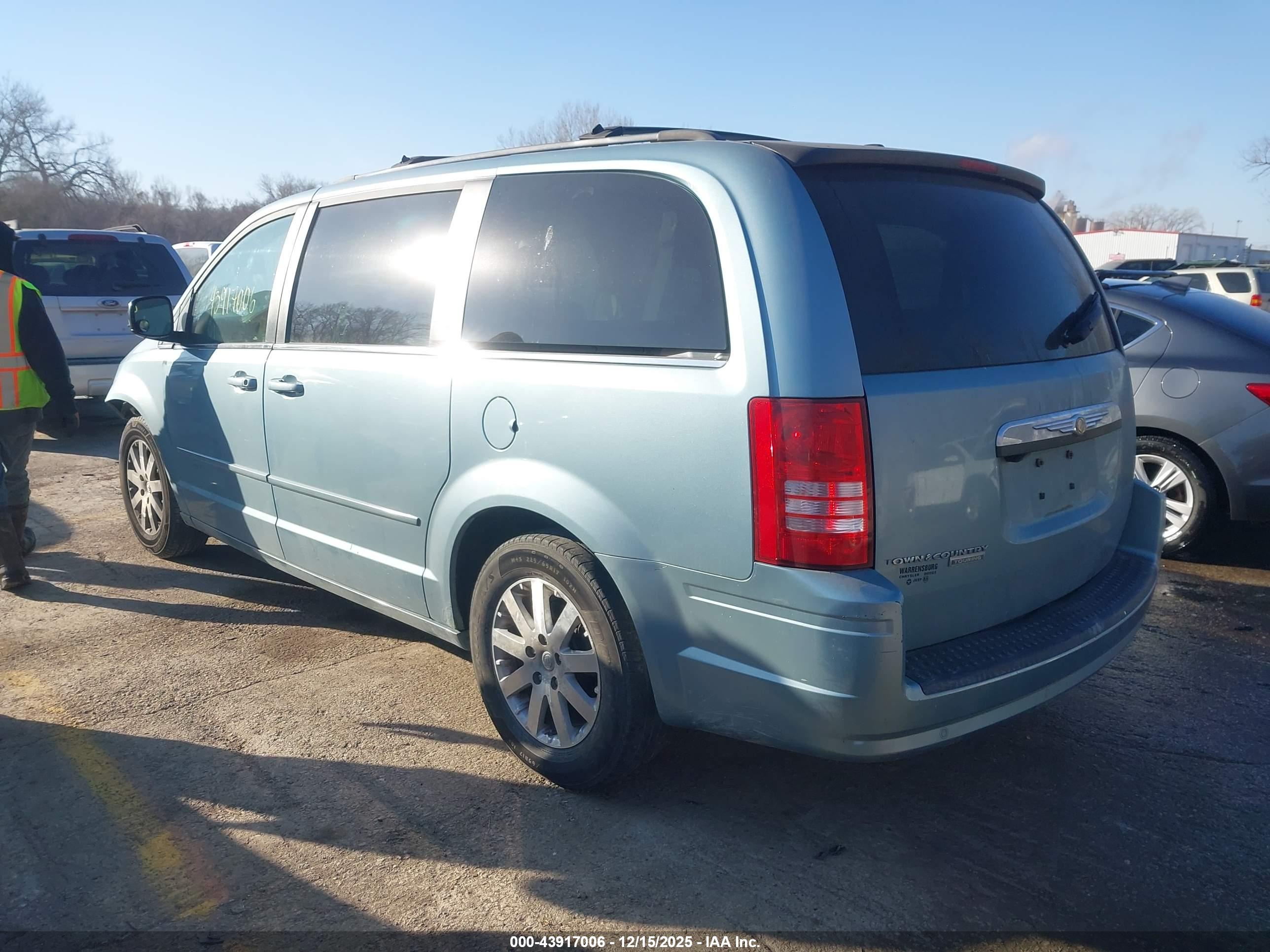 CHRYSLER TOWN image 3