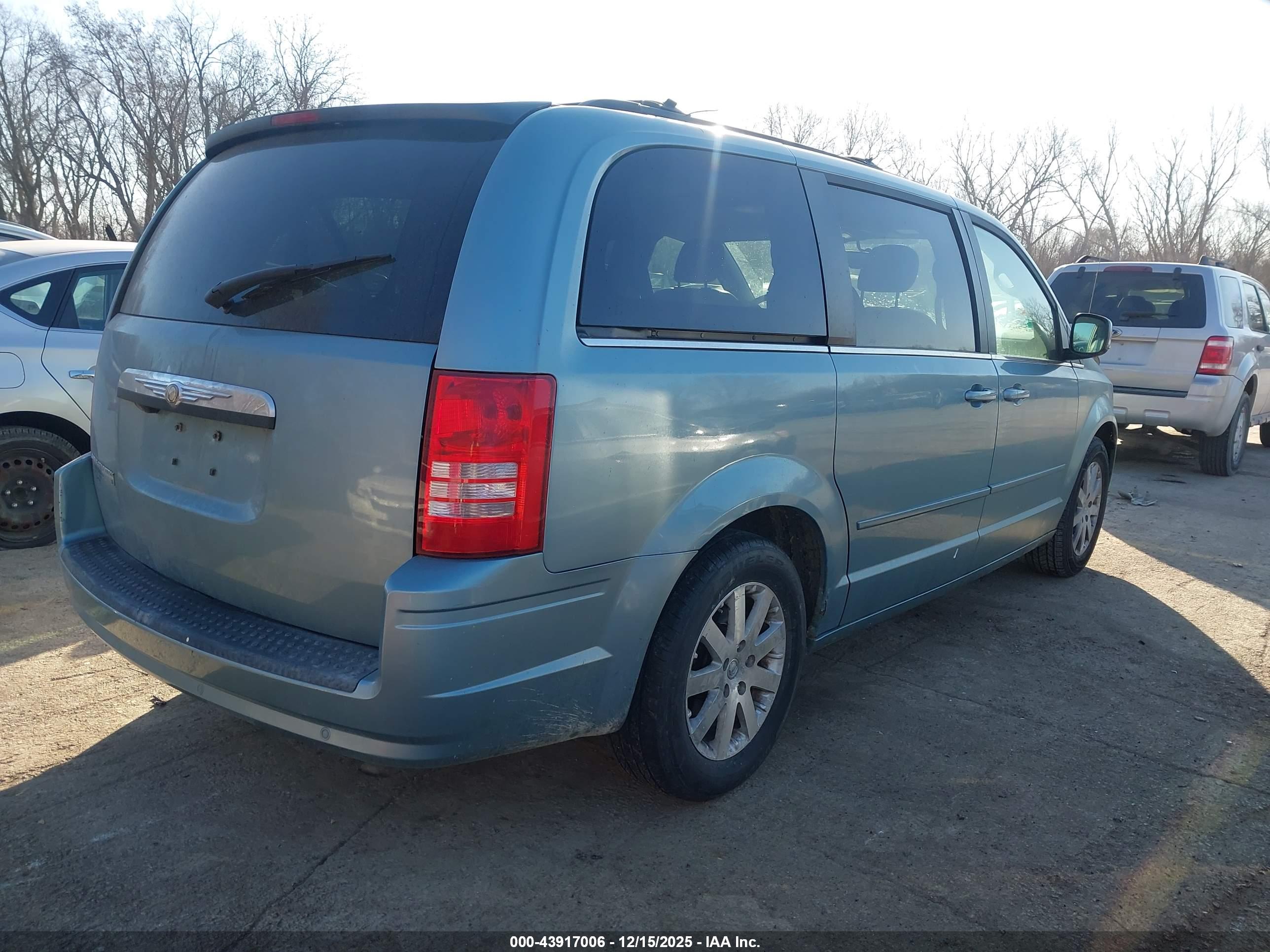 CHRYSLER TOWN image 4