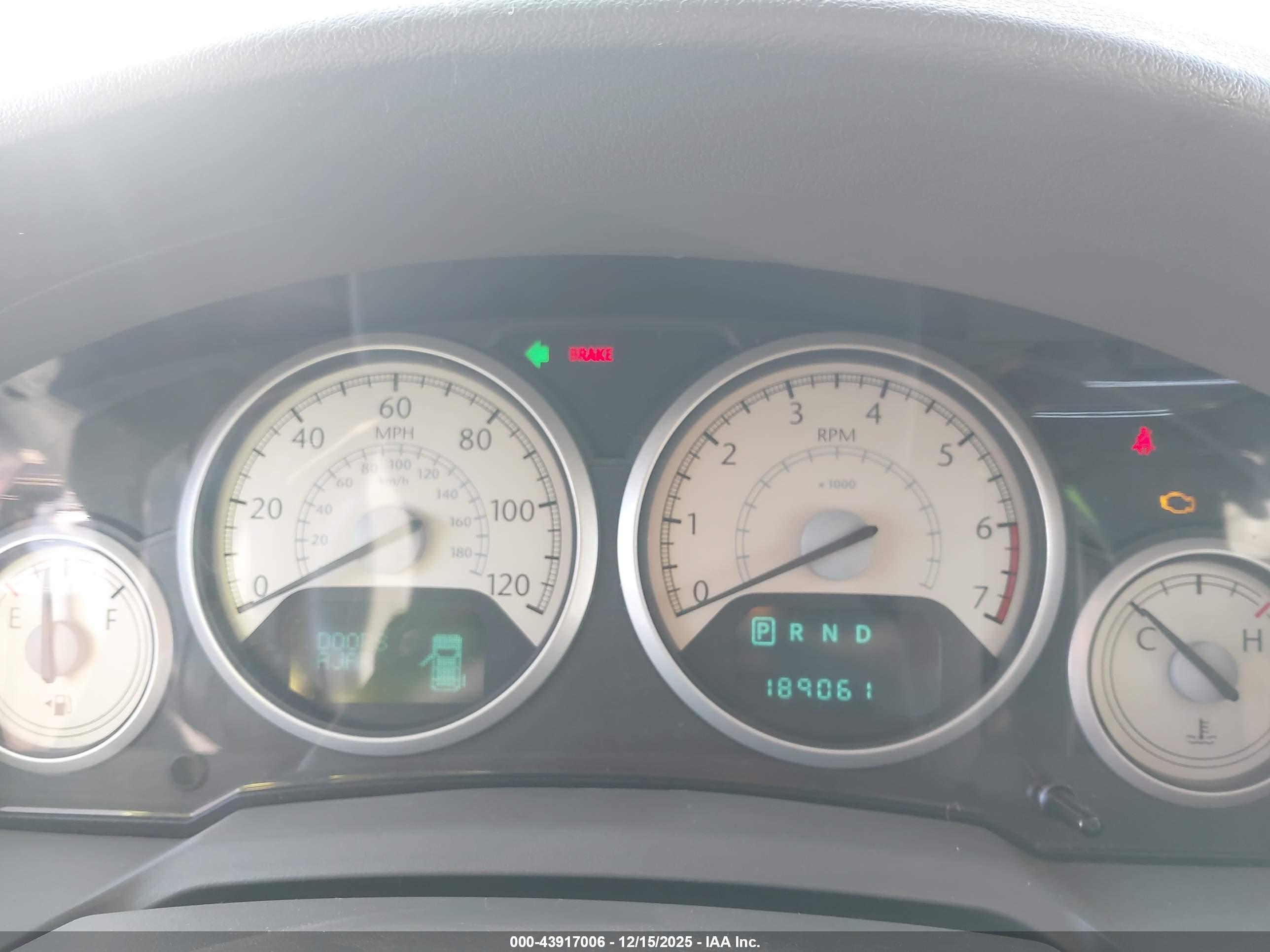 CHRYSLER TOWN image 7