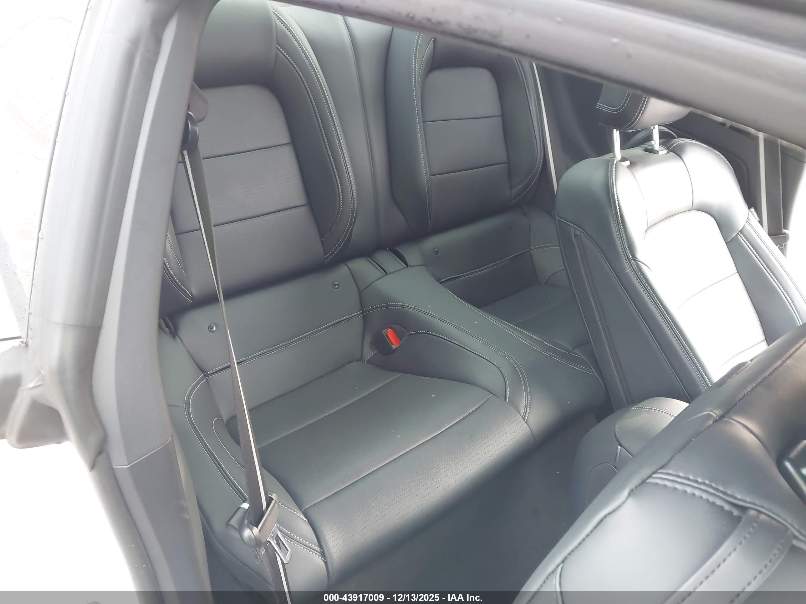 FORD MUSTANG image 8